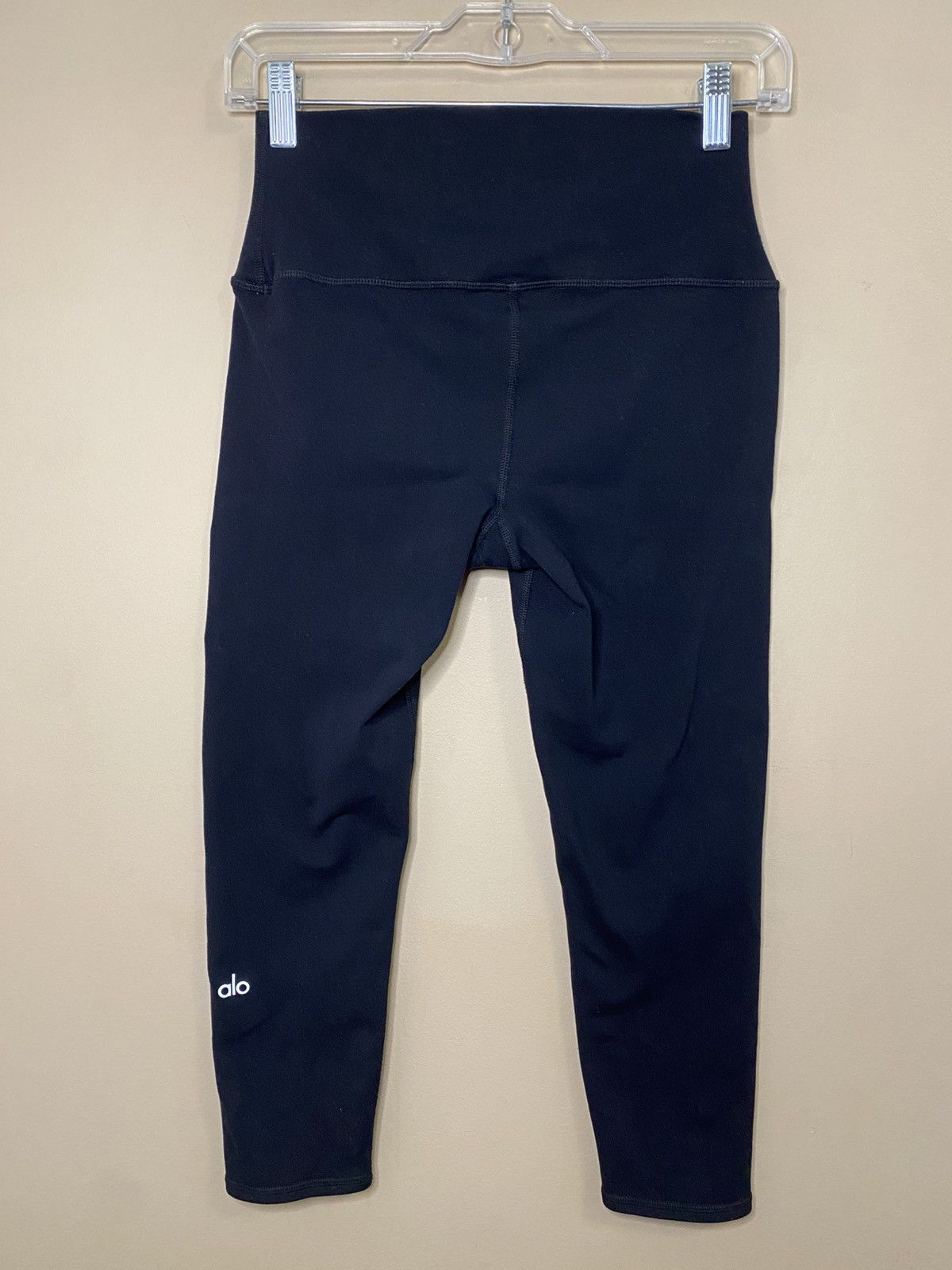 Alo Yoga ALO Yoga Black High-Waisted Airbrush Capri Leggings Size 27" / US 4 / IT 40 - 8 Thumbnail