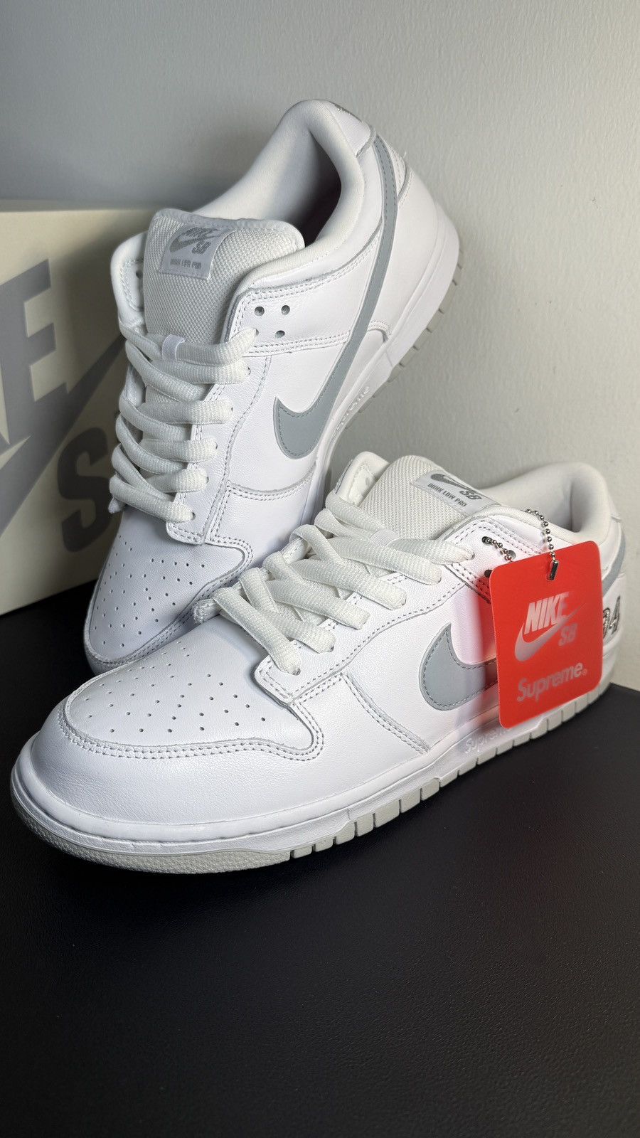 Nike × Supreme Brand New Nike SB Supreme Low Top Dunks White Size US 11 / EU 44 - 17 Thumbnail