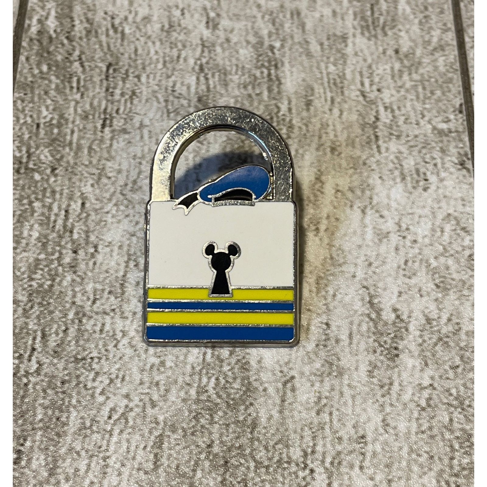 Disney Disney Pin Donald Duck Lock Size ONE SIZE - 1 Thumbnail