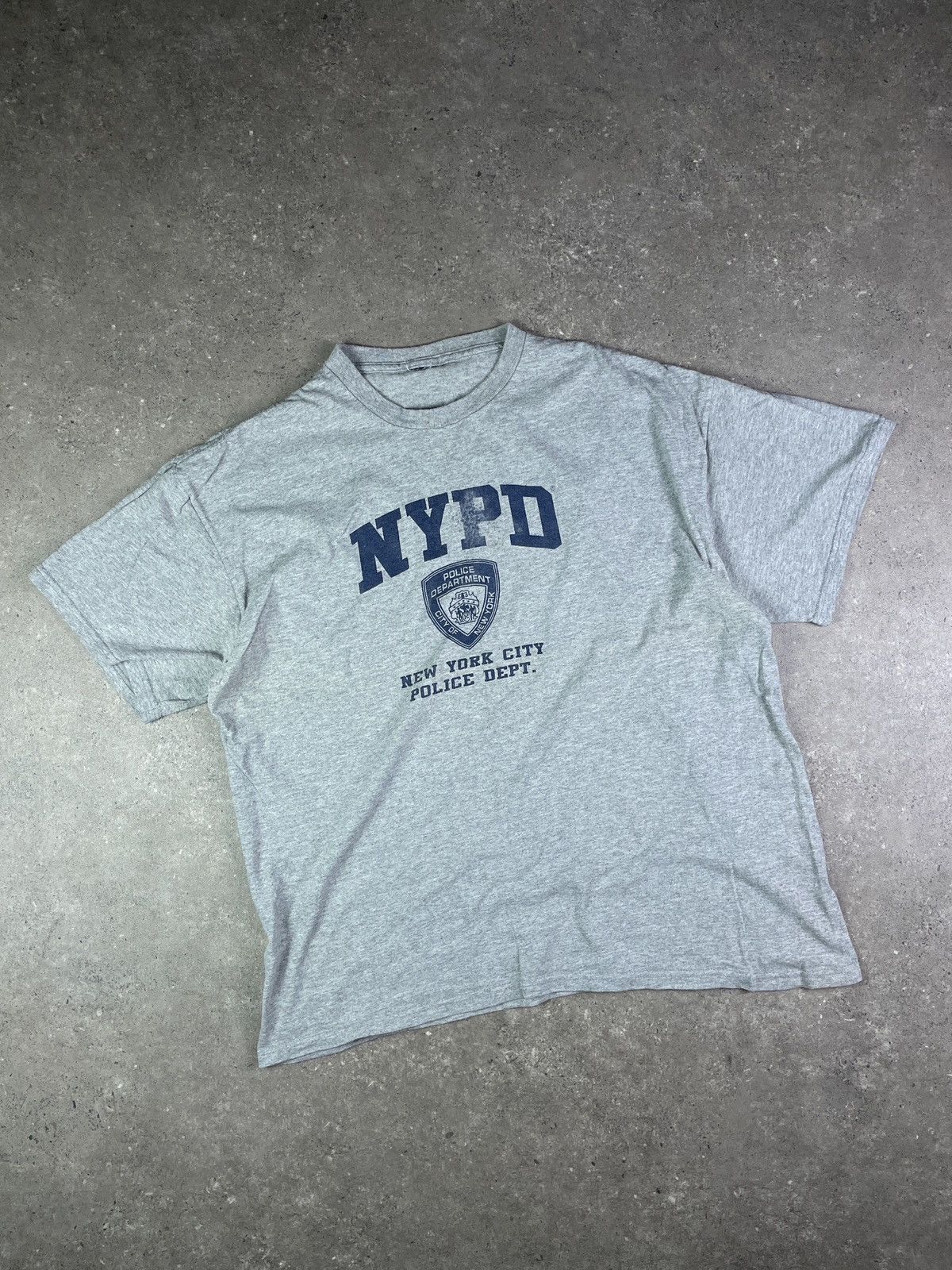 Vintage Vintage NYPD New York City Police Dept T-shirt Size US L / EU 52-54 / 3 - 1 Thumbnail
