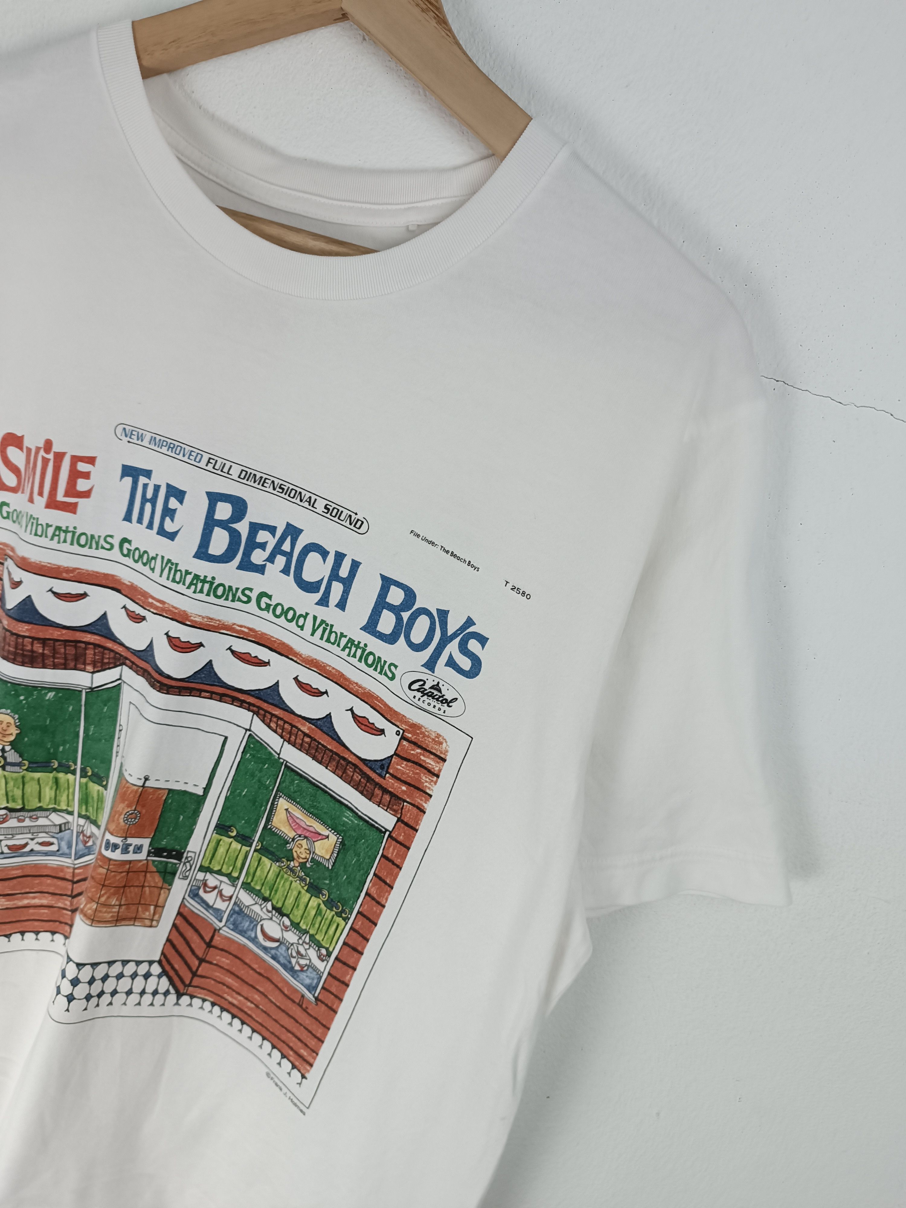 Band Tees VINTAGE THE BEACH BOYS GOOD VIBRATION SMILE TEE beatles who Size US XL / EU 56 / 4 - 7 Thumbnail