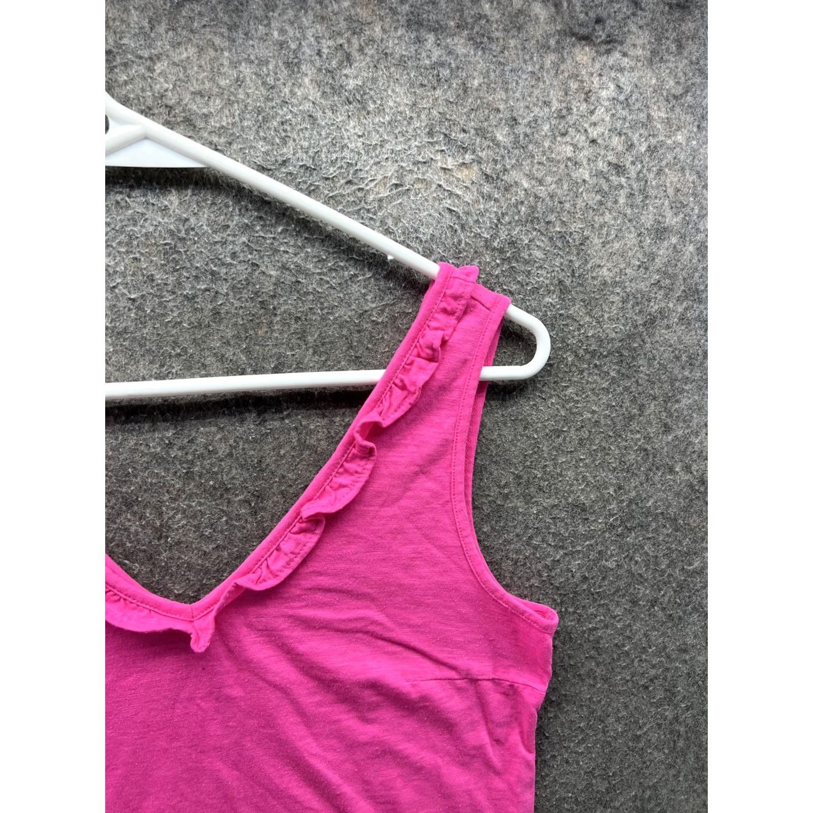 Lilly Pulitzer Lilly Pulitzer Tank Womens XS Pink Ruffle V-Neck Sleeveless Jersey Summer Shirt Size XS / US 0-2 / IT 36-38 - 6 Thumbnail