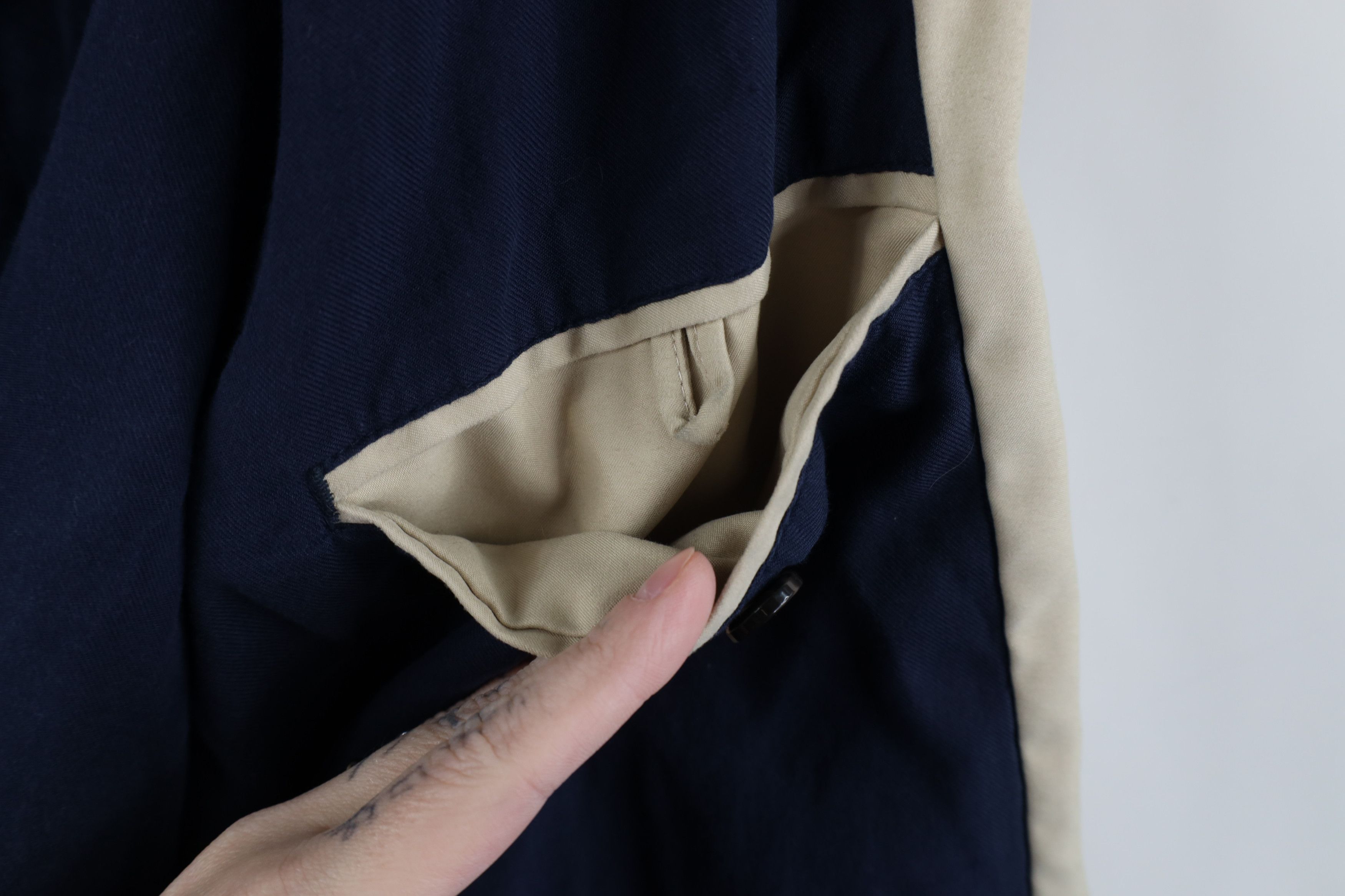 Tommy Hilfiger × Vintage Vintage 90s Tommy Hilfiger Microfiber Bomber Jacket Beige Size US L / EU 52-54 / 3 - 13 Thumbnail