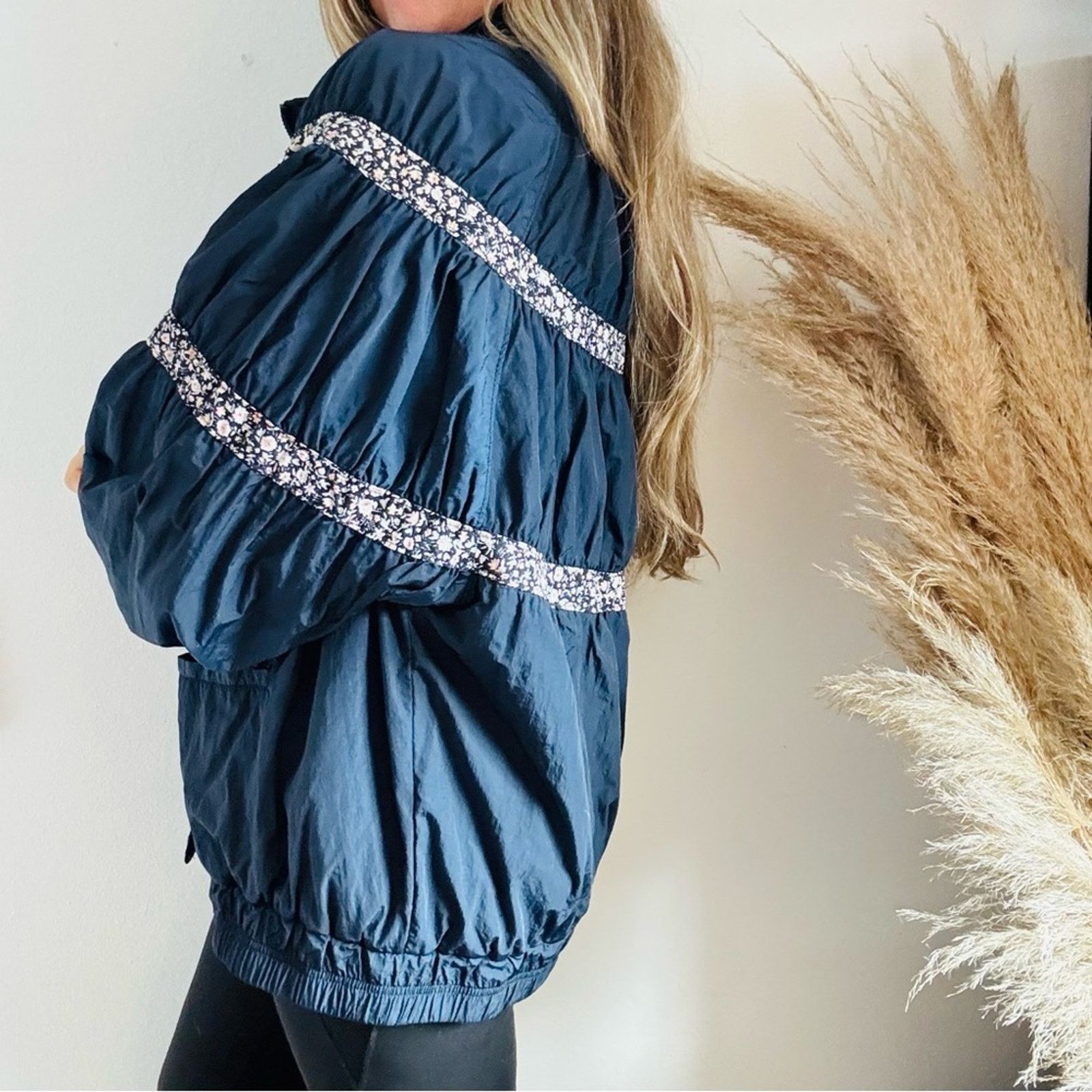 Free People FREE PEOPLE Navy White Floral Stripe $239 Puff Jacket Coat Size XL / US 12-14 / IT 48-50 - 4 Thumbnail