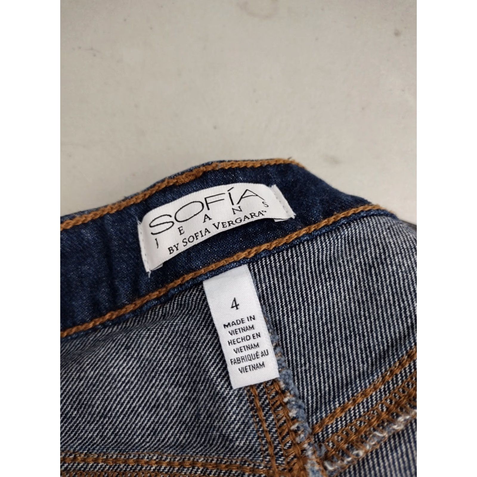 Vintage Sofia Vergara Sofia Jeans Short Dark Distressed 4" High Rise 3 Inseam 5-Pocket Denim Cotton Blend 26 Waist 4 Dark Blue Womens Vintage No Shirt/Top? Size 27" / US 4 / IT 40 - 5 Thumbnail
