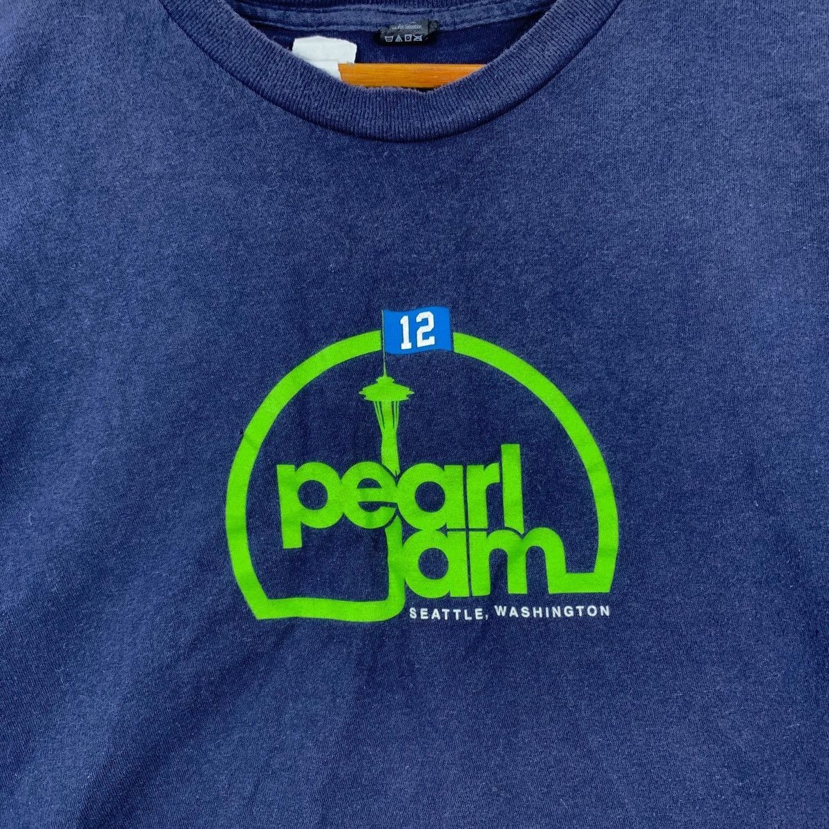 Vintage PEARL JAM #12 Seattle Washington Band Radio Tshirt Size US XL / EU 56 / 4 - 3 Thumbnail