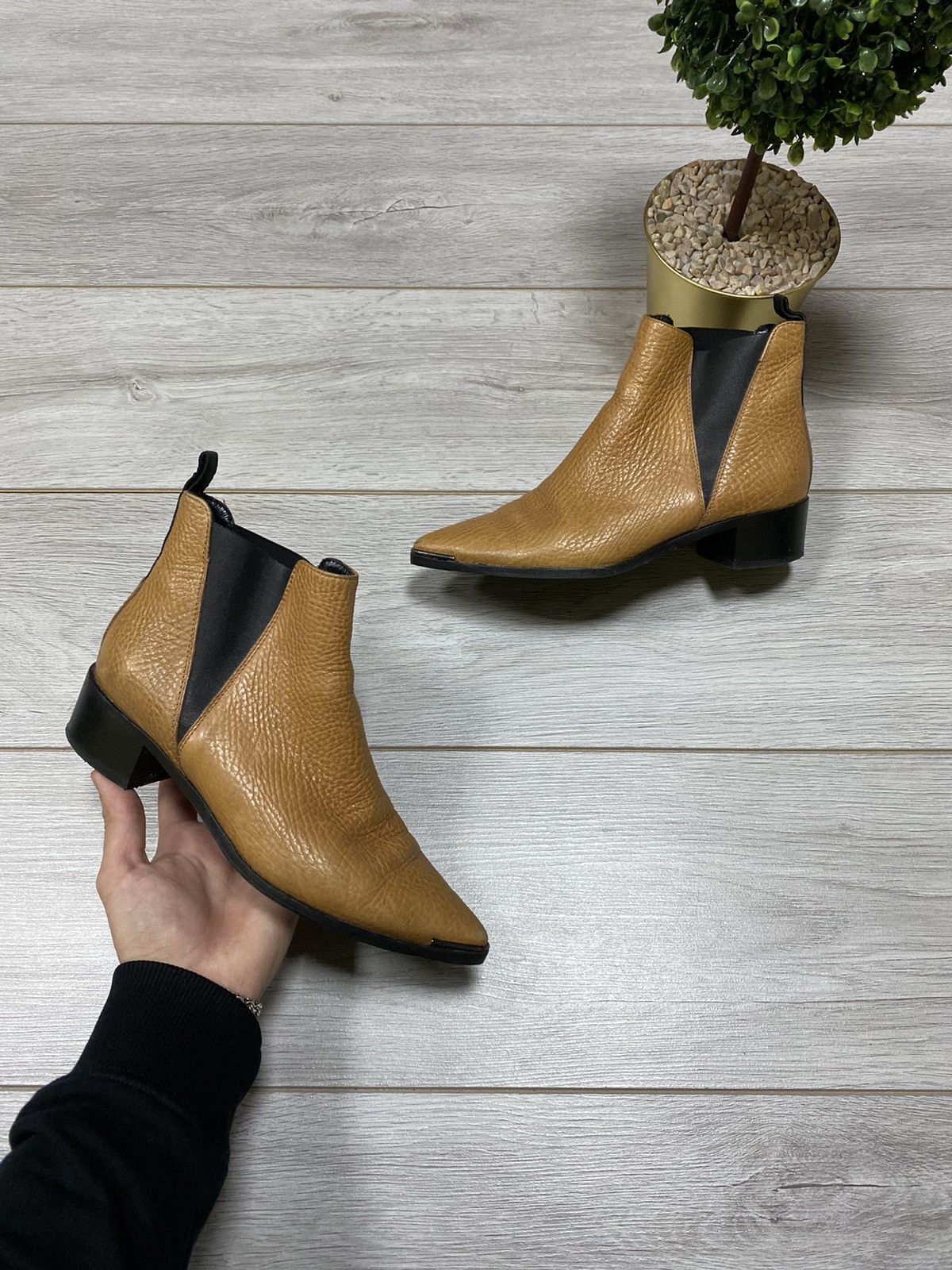 Acne Studios Acne Studios Chelsea Vero Cuolo leather boots heels Size US 7 / IT 37 - 1 Thumbnail