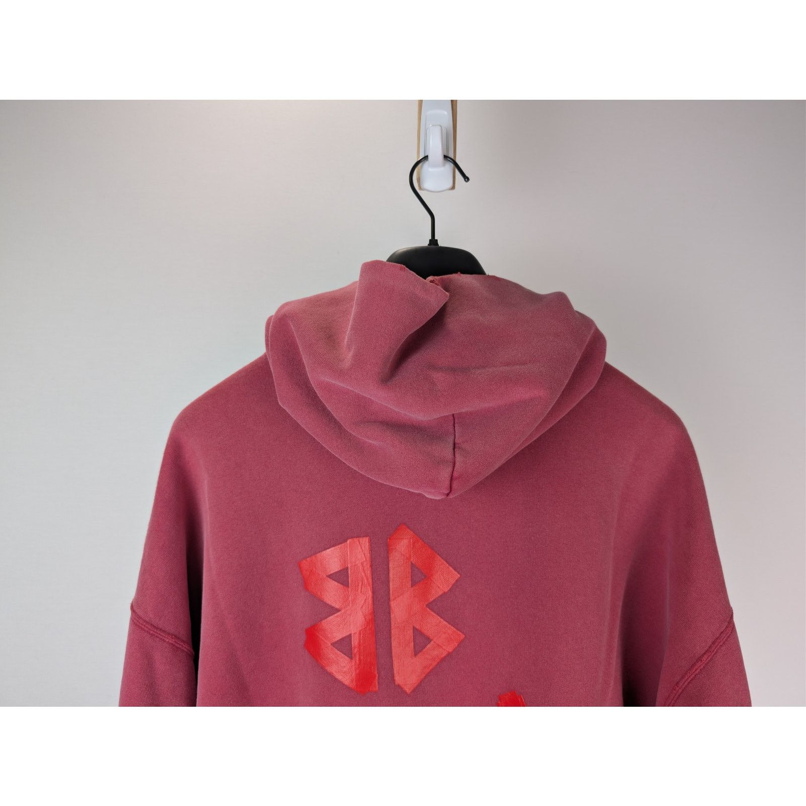 Balenciaga o1rshd1 Tape Type Ripped Pocket Hoodie in Raspberry Size US S / EU 44-46 / 1 - 11 Thumbnail