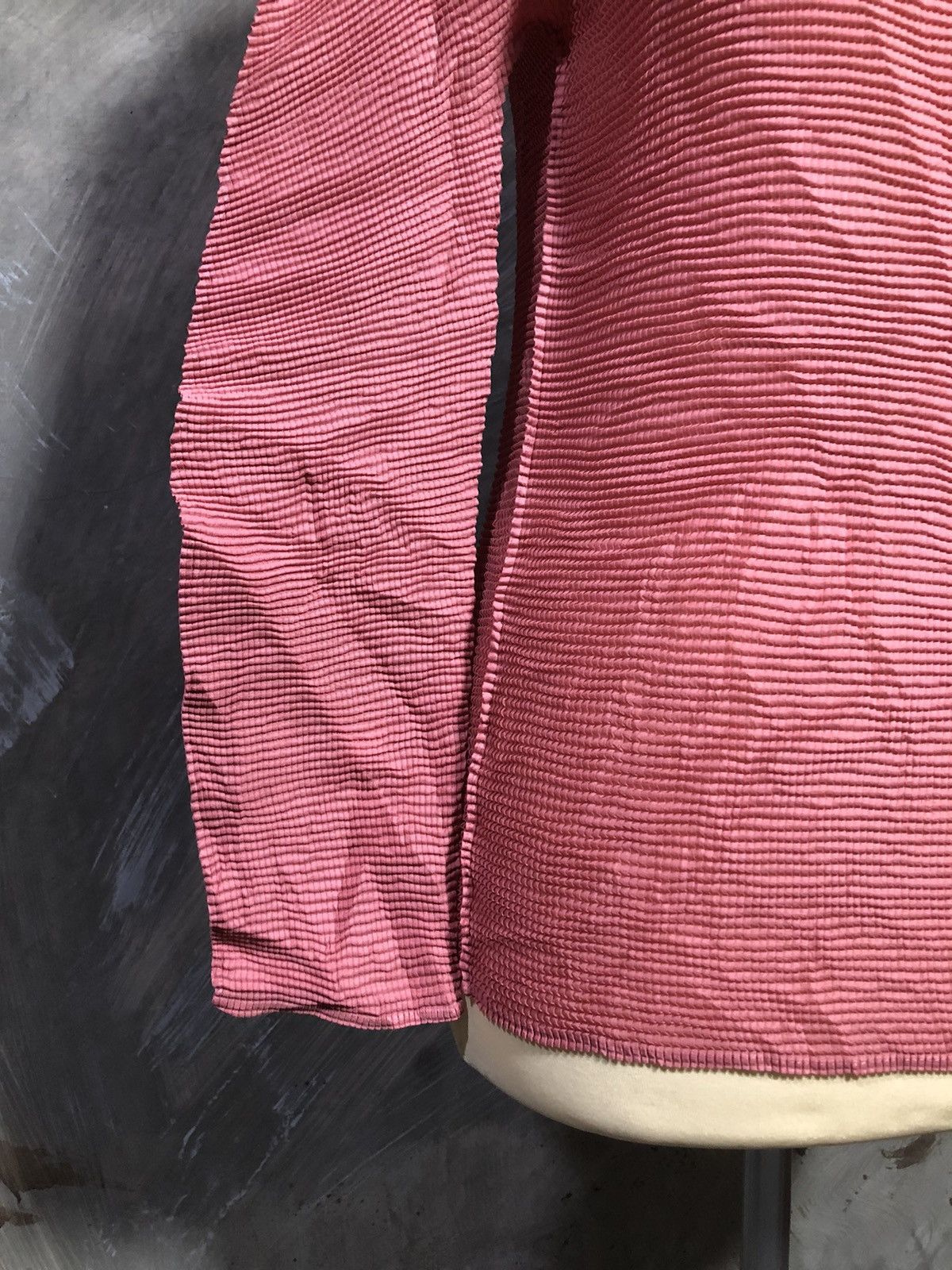 Homme Plisse Issey Miyake × Issey Miyake × Pleats Please Issey Miyake Me Issey Miyake Pleats Tops Size S / US 4 / IT 40 - 5 Thumbnail