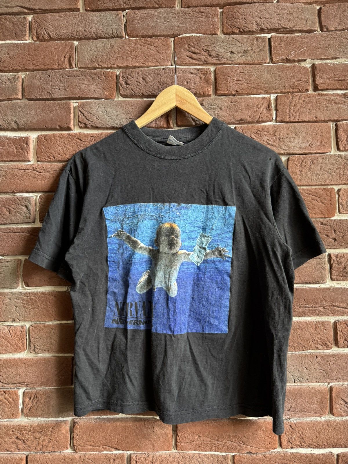 Band Tees 90s Nirvana Nevermind Kurt Cobain Grunge Band Vintage Tee Size M / US 6-8 / IT 42-44 - 1 Thumbnail