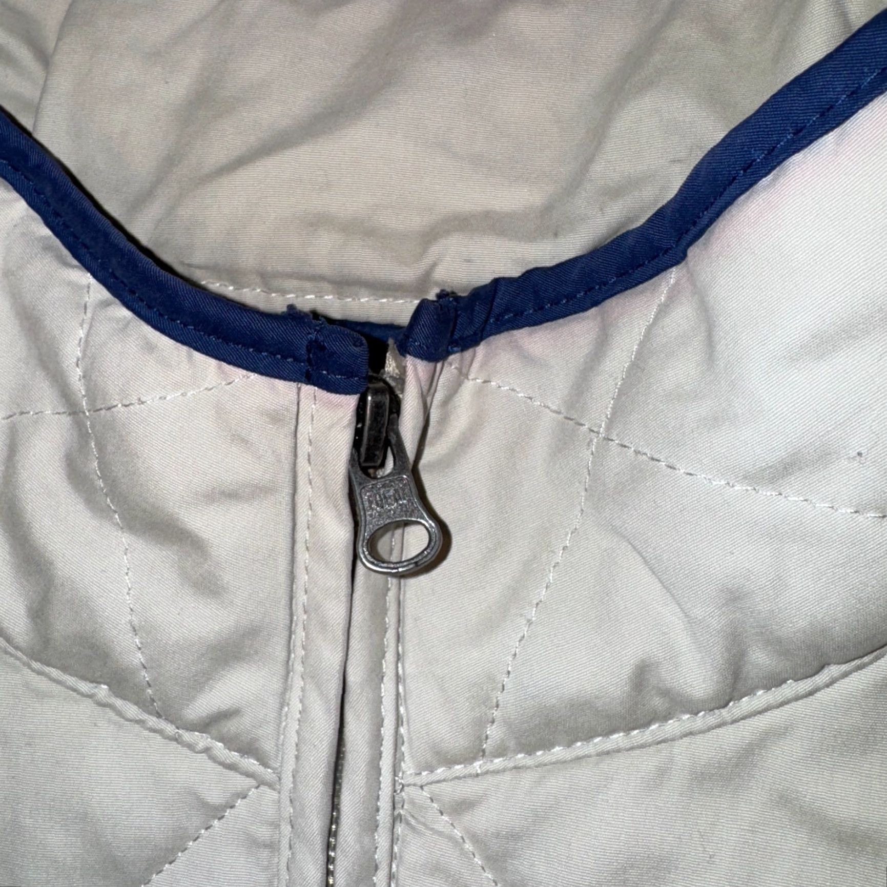 Vintage VINTAGE Crown & Ivy Quilted Full Zip Vest Mens M Beige & Blue Golf Sport Jacket Hiking Size US M / EU 48-50 / 2 - 2 Thumbnail