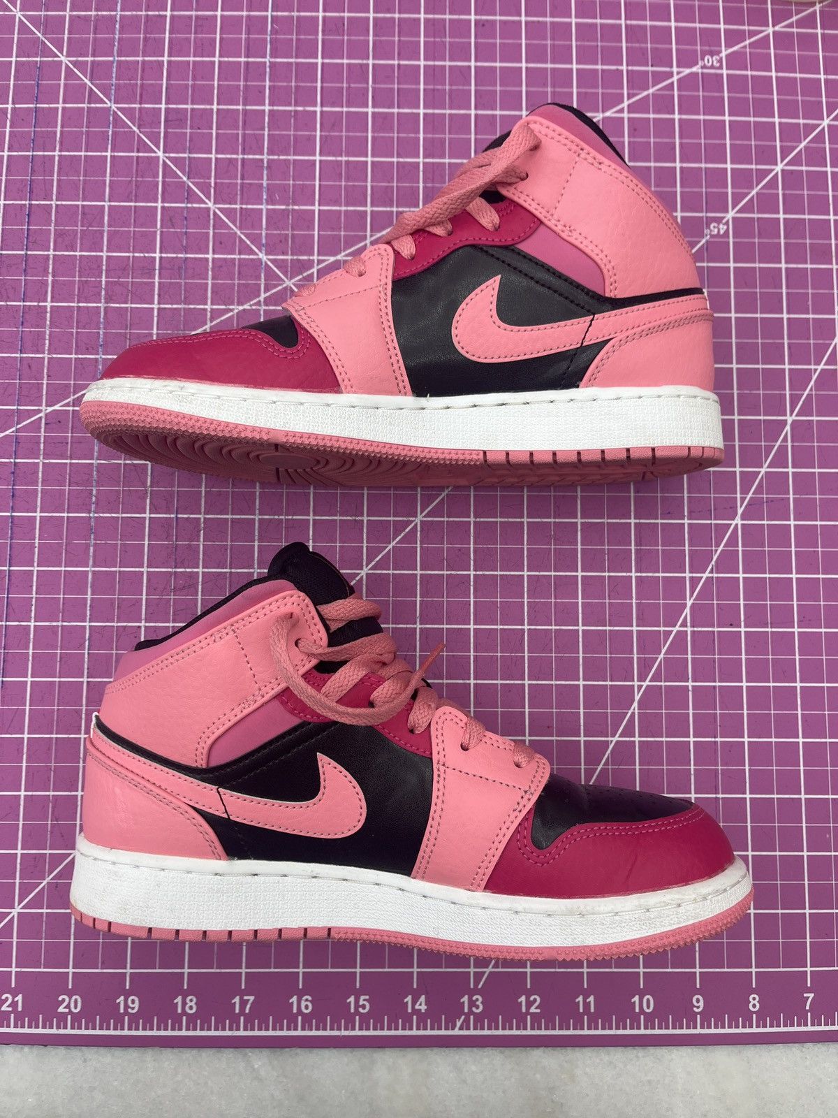 Jordan Brand Air Jordan 1 Mid size 6 Y Youth Pinksicle Pink Black Size US 6 / IT 36 - 2 Thumbnail