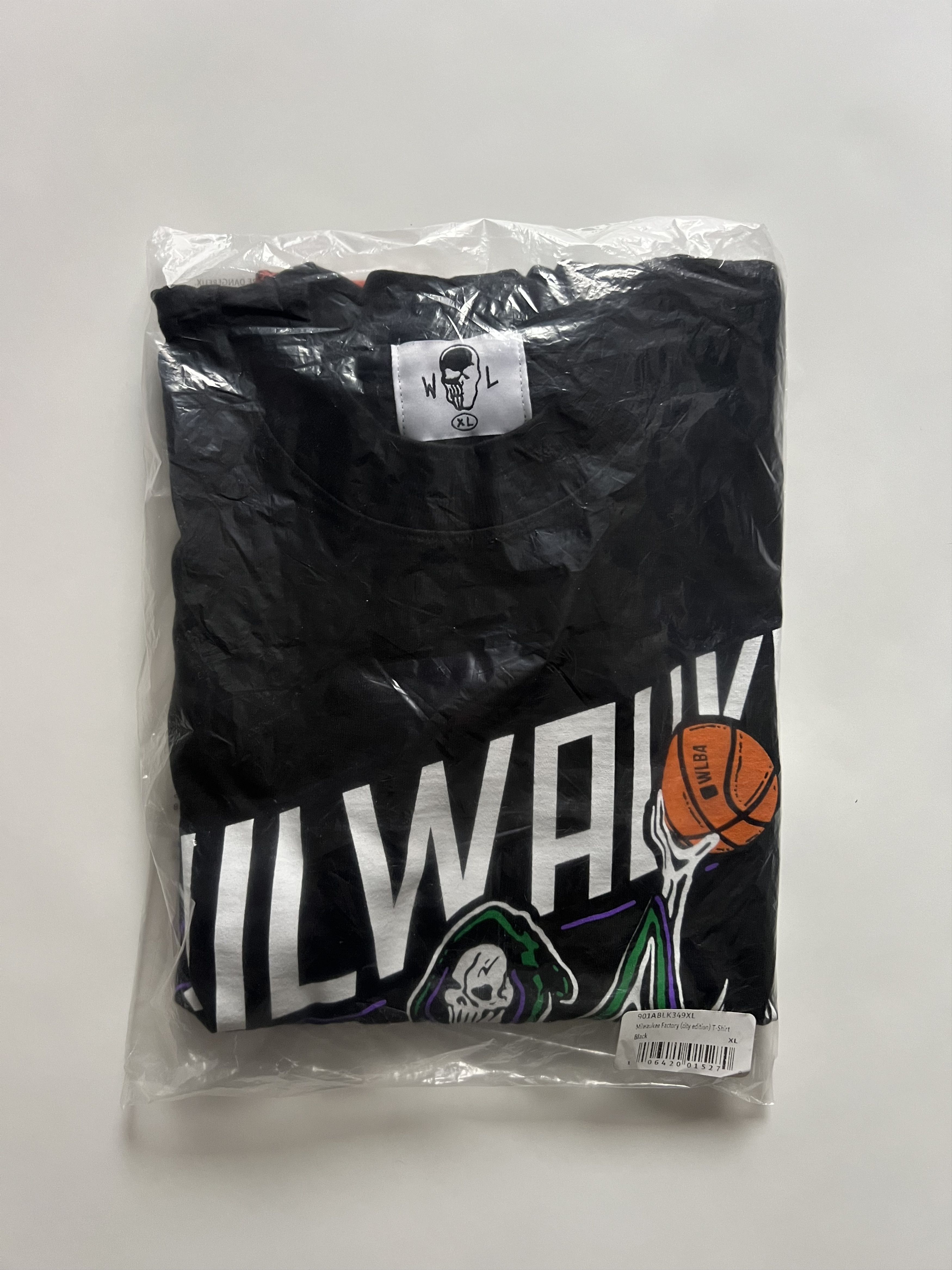NBA × Warren Lotas Authentic Warren Lotas NBA Milwaukee Bucks T-Shirt Black Size US XL / EU 56 / 4 - 1 Thumbnail