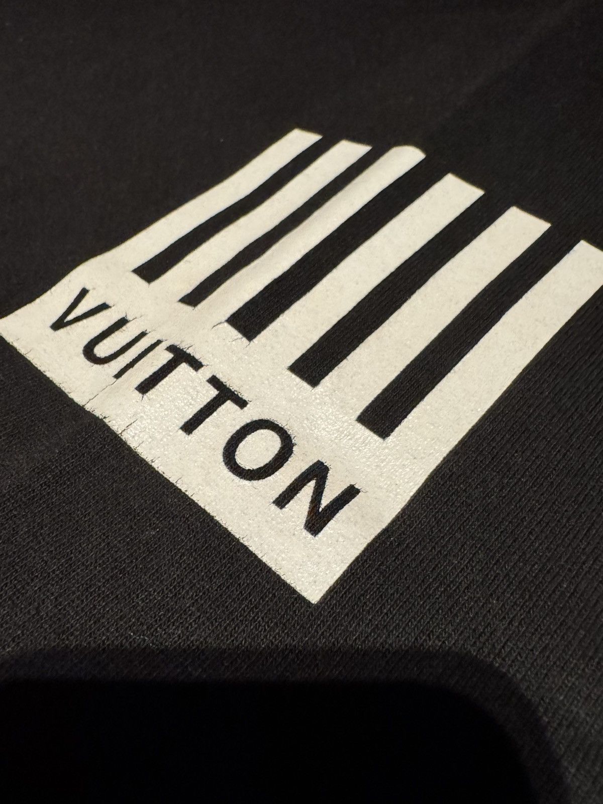 Louis Vuitton Louis Vuitton Tee barcode Size US L / EU 52-54 / 3 - 3 Thumbnail