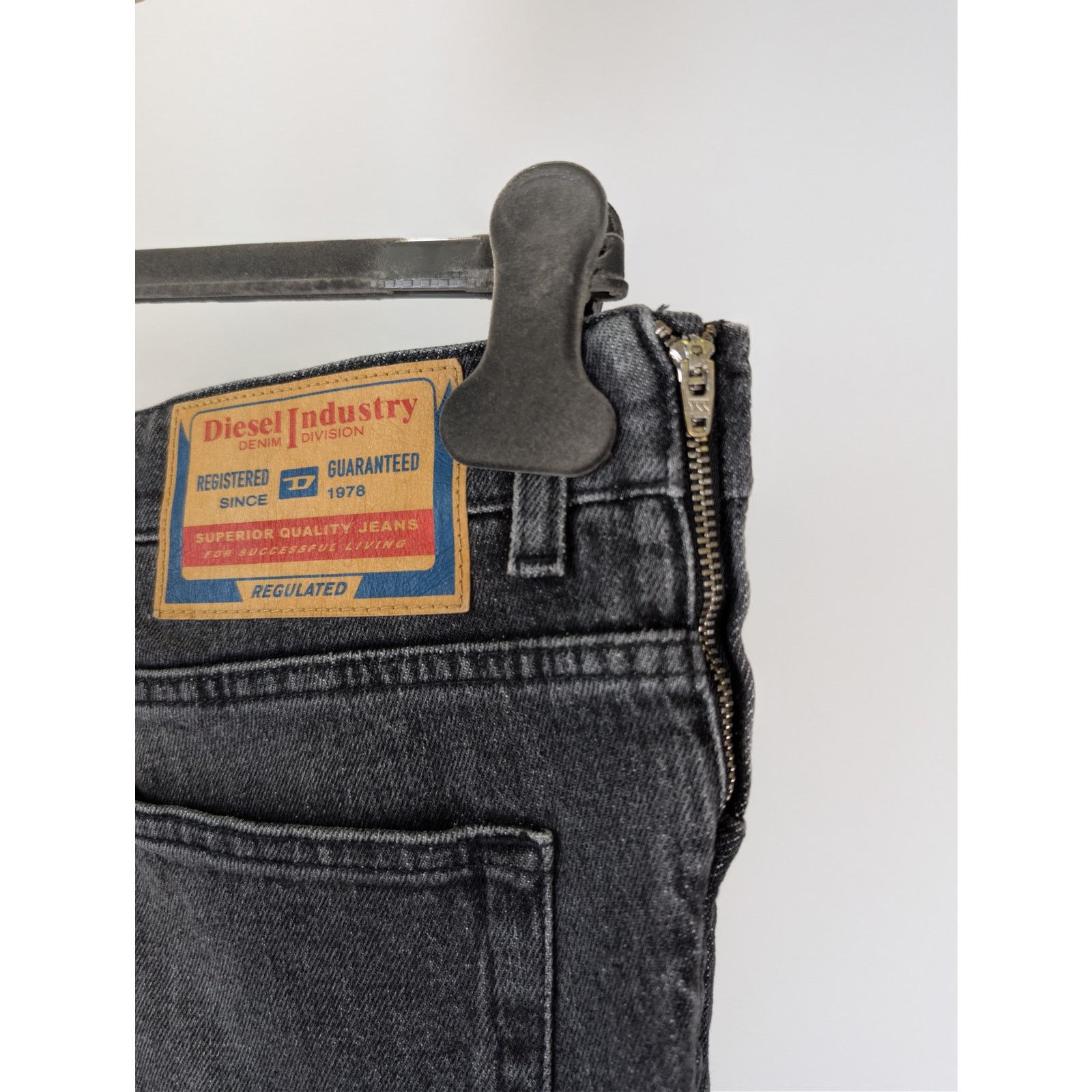 Diesel o1rshd1 D-Viker regular straight-leg jeans black / dark grey Size US 32 / EU 48 - 12 Thumbnail