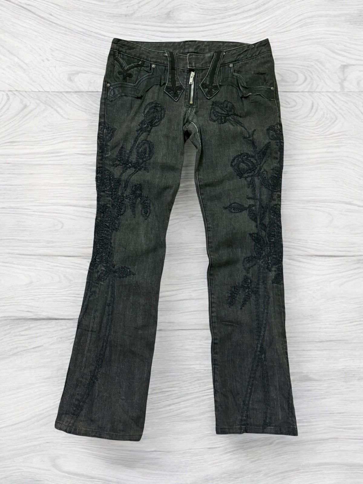 THE DEN IM LAB EMBROIDERY SKINNY LOW RISE DENIM
