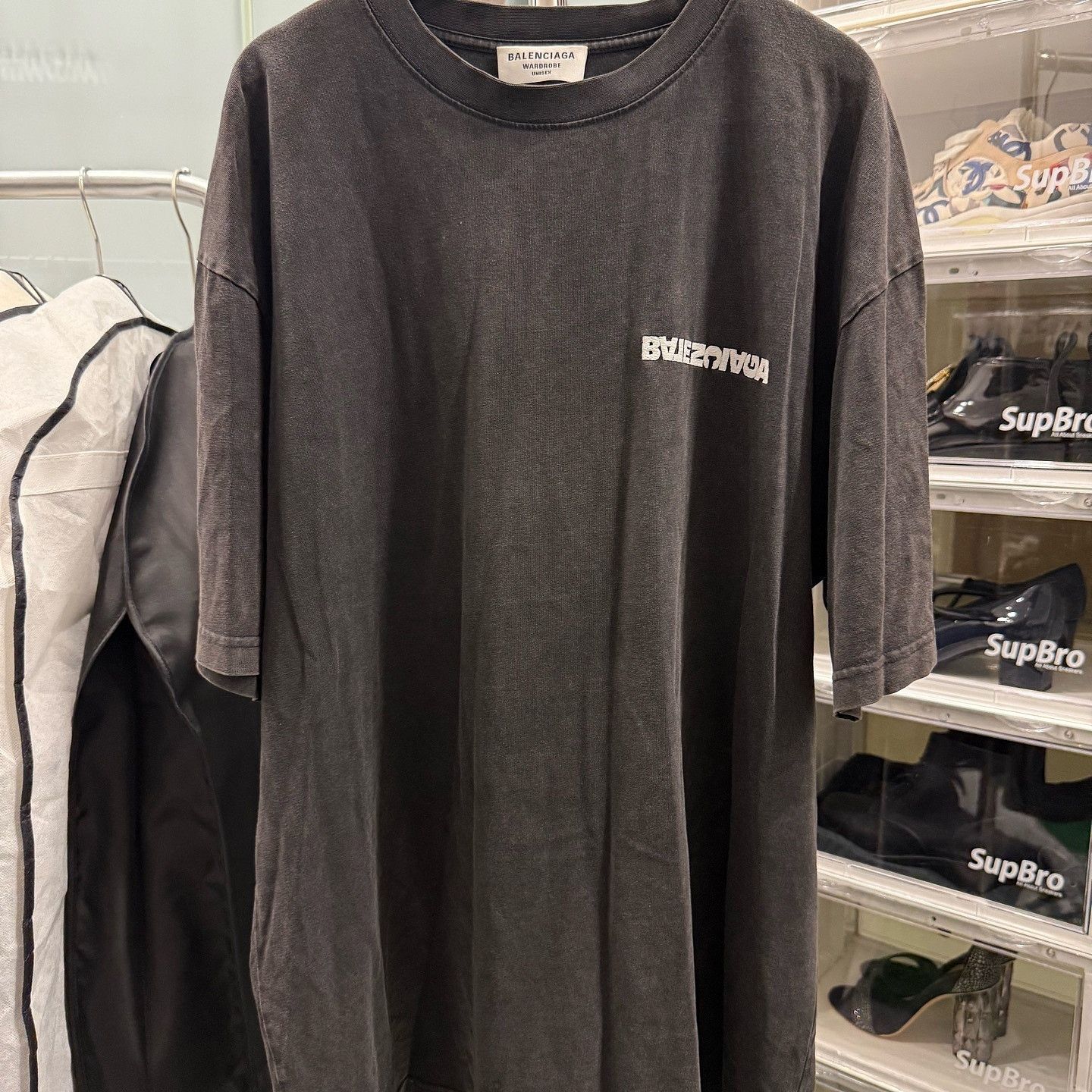 Balenciaga Balenciaga Logo Back Print T-Shirt Size S Size US S / EU 44-46 / 1 - 1 Thumbnail