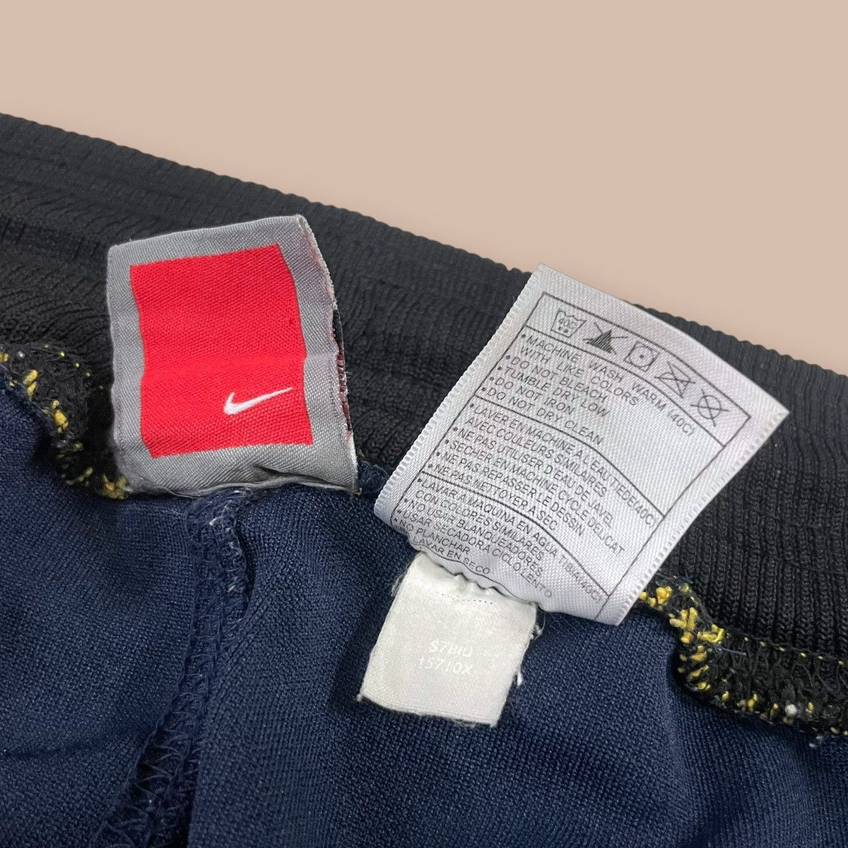 Nike VTG 90's Nike University of California Golden Bears Shorts Size US 34 / EU 50 - 10 Thumbnail