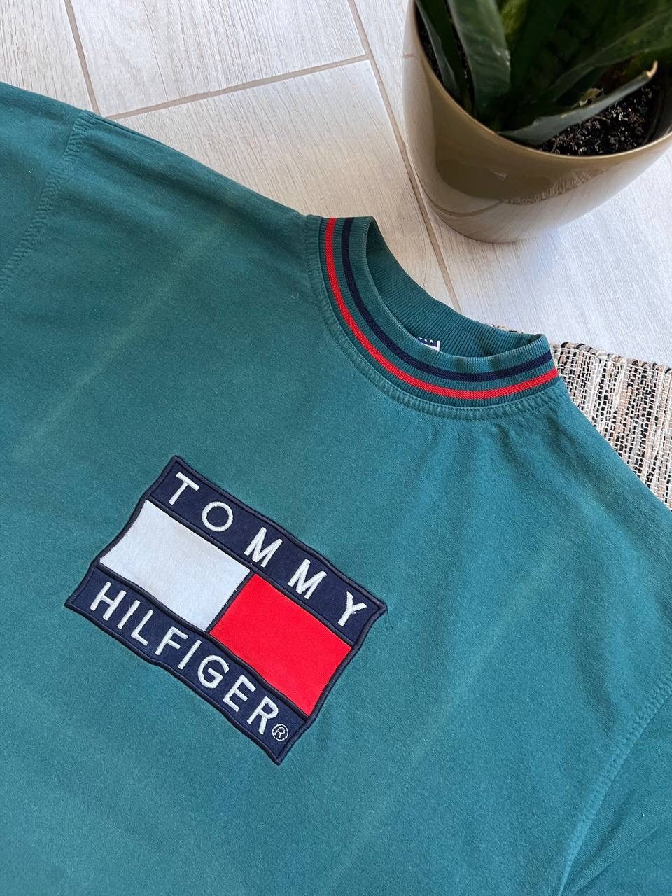Tommy Hilfiger × Vintage Vintage Tommy Hilfiger style Tshirt faded green minimalistic Size US L / EU 52-54 / 3 - 8 Thumbnail