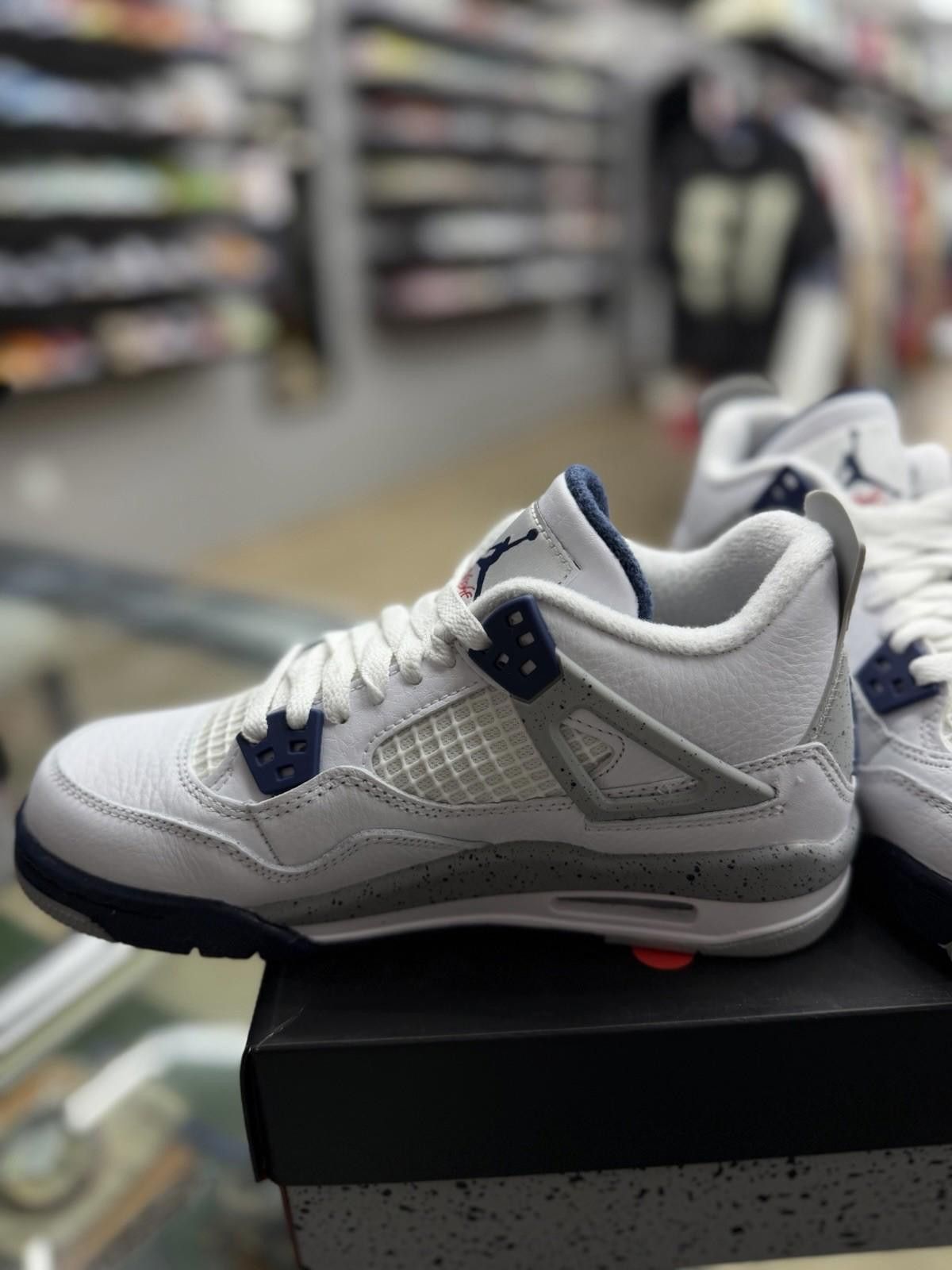 Nike Nike Air Jordan 4 Retro Midnight Navy (GS)408452-140 5Y/6.5W Size US 5 / EU 37 - 7 Thumbnail