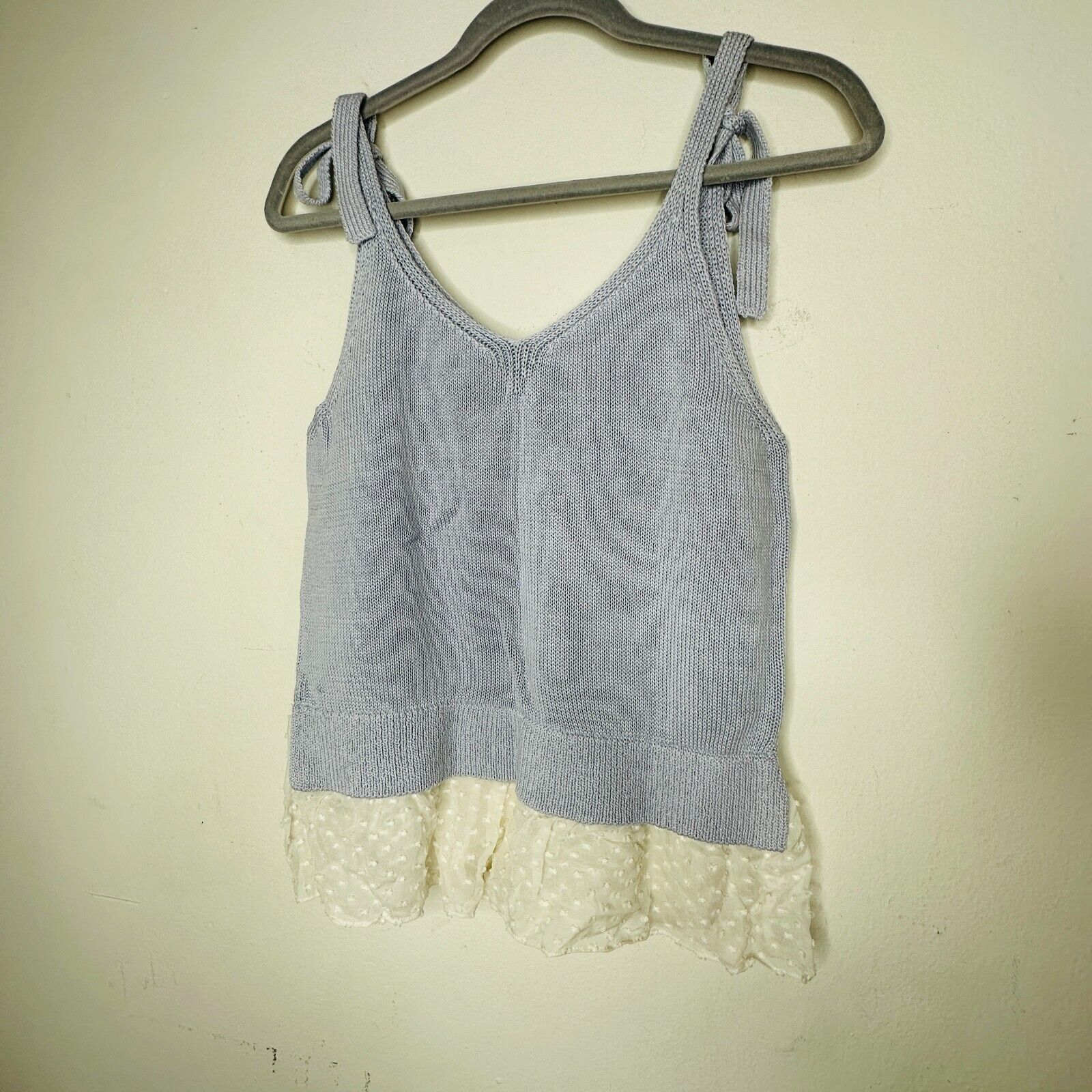 Club Monaco Club Monaco Purple White Knit VNeck Tank Dot Ruffle Hem Size M / US 6-8 / IT 42-44 - 6 Thumbnail