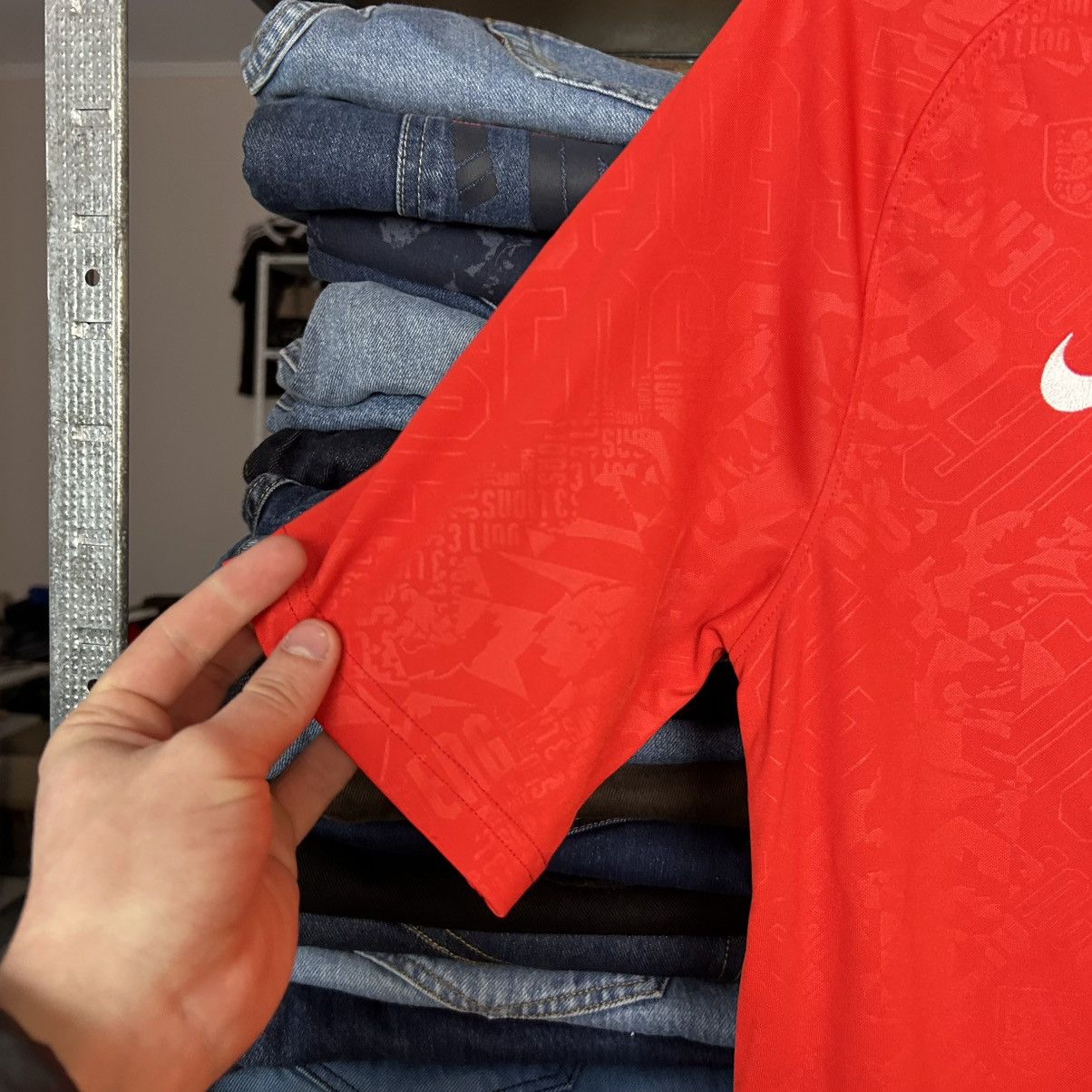 Nike Mens Nike FC England Home soccer jersey size S Size US S / EU 44-46 / 1 - 6 Thumbnail