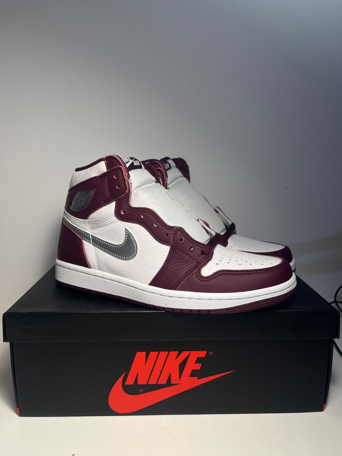 Nike Jordan 1 Retro High OG Bordeaux 40.5 Size US 7.5 / EU 40-41 - 1 Thumbnail