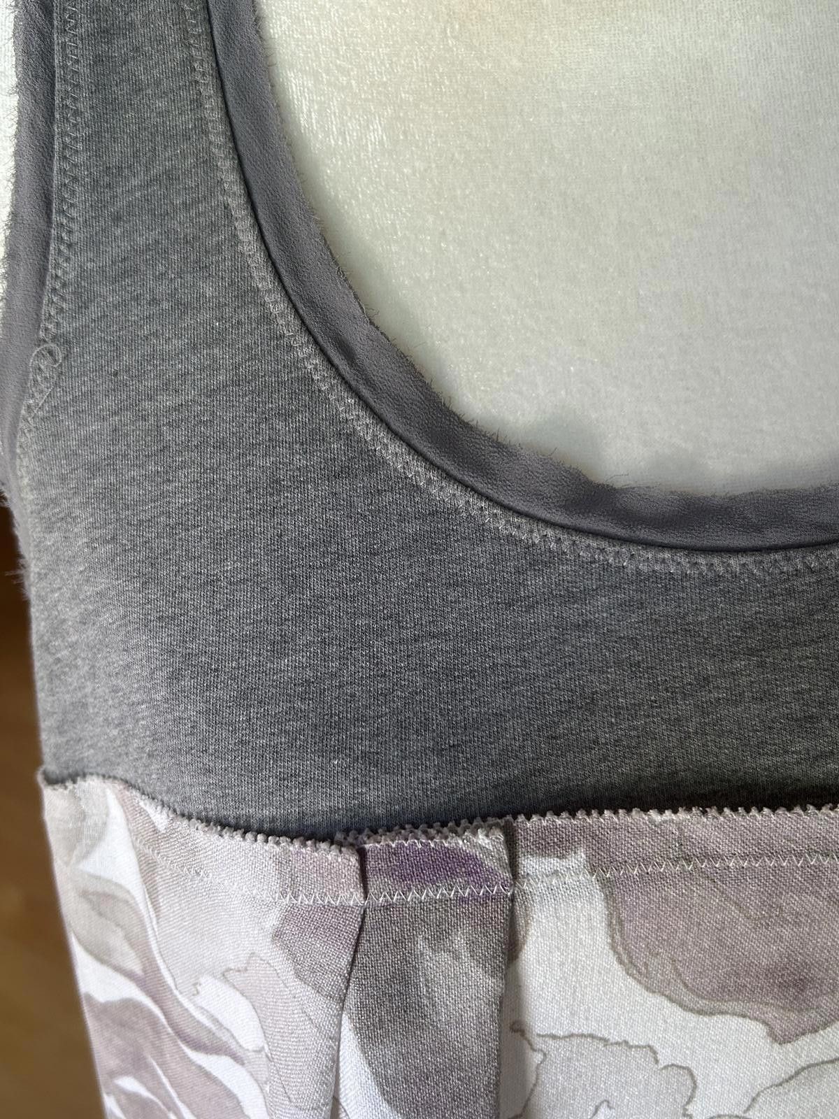 The Unbranded Brand Simply Vera Wang Floral Tunic Dress Raw Edge Gray Top sz L Size L / US 10 / IT 46 - 2 Thumbnail