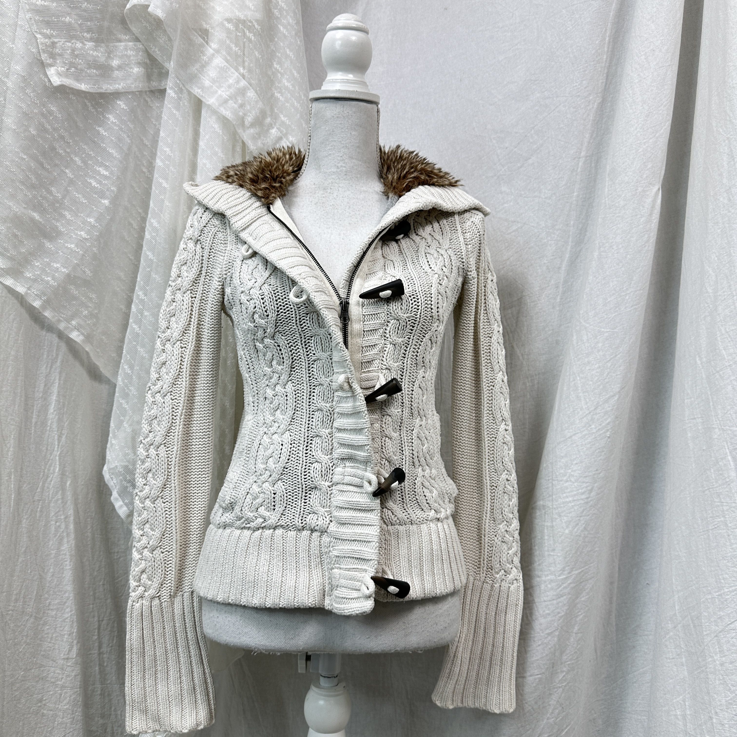 Vintage Vintage Avant Garde Cable Knit Faux Fur Sweater 00s Size S / US 4 / IT 40 - 1 Thumbnail
