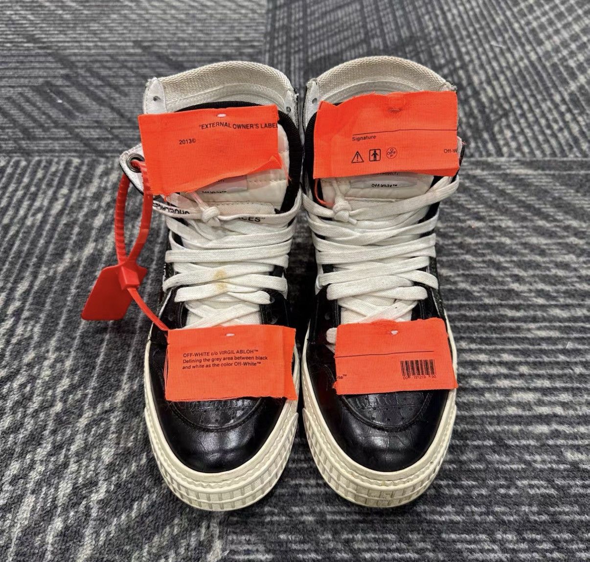 Off-White Off-White Court 3.0 Black and White High-top Sneakers J42 Size US 5 / IT 35 - 2 Thumbnail