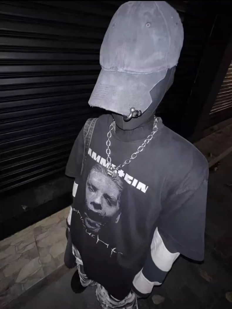 Vetements VETEMENTS German Chariot Made Old Short Sleeve T-Shirt 2501 Size US XS / EU 42 / 0 - 7 Thumbnail