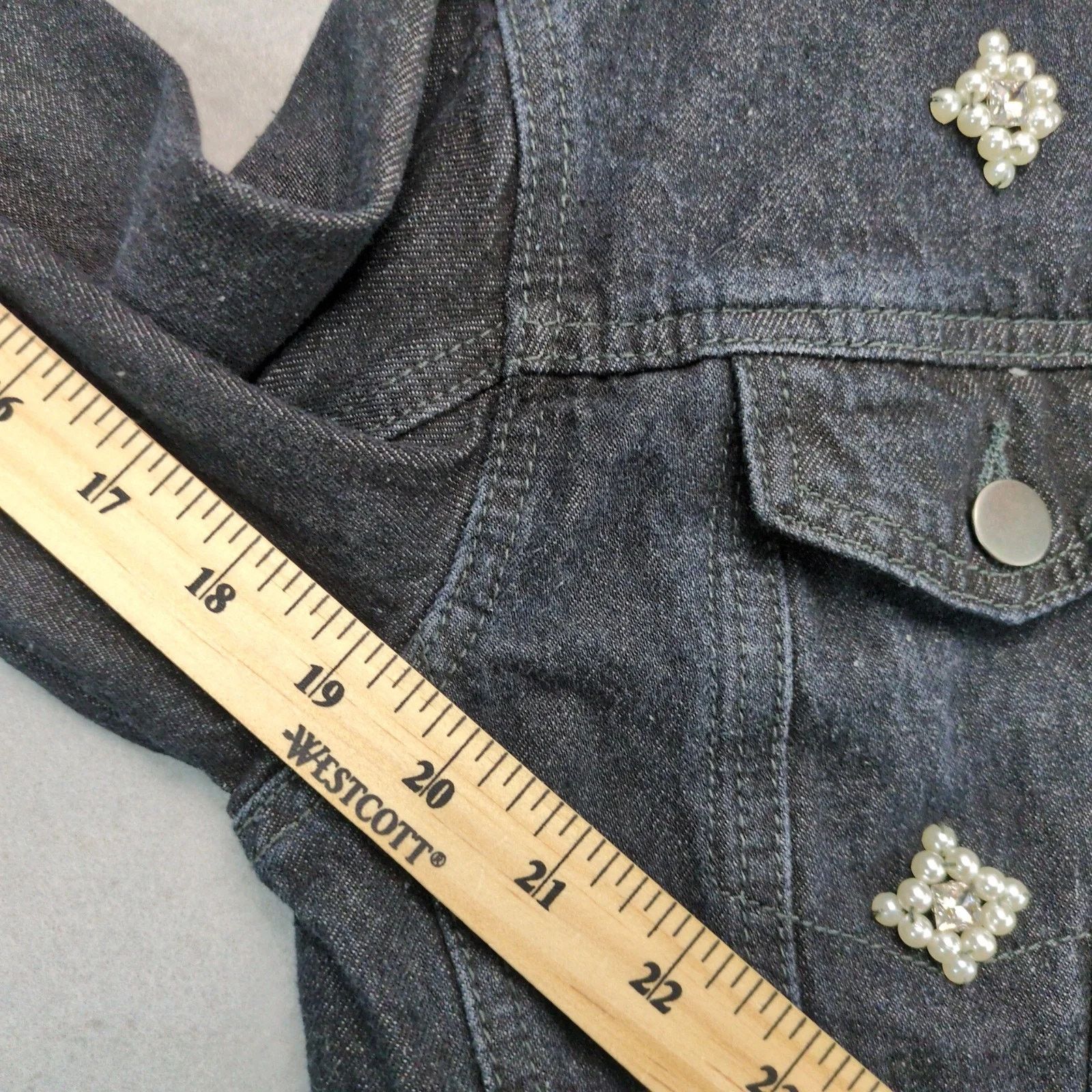 Forever 21 Forever 21 Embellished Black Denim Cropped Jean Jacket M Size M / US 6-8 / IT 42-44 - 6 Thumbnail