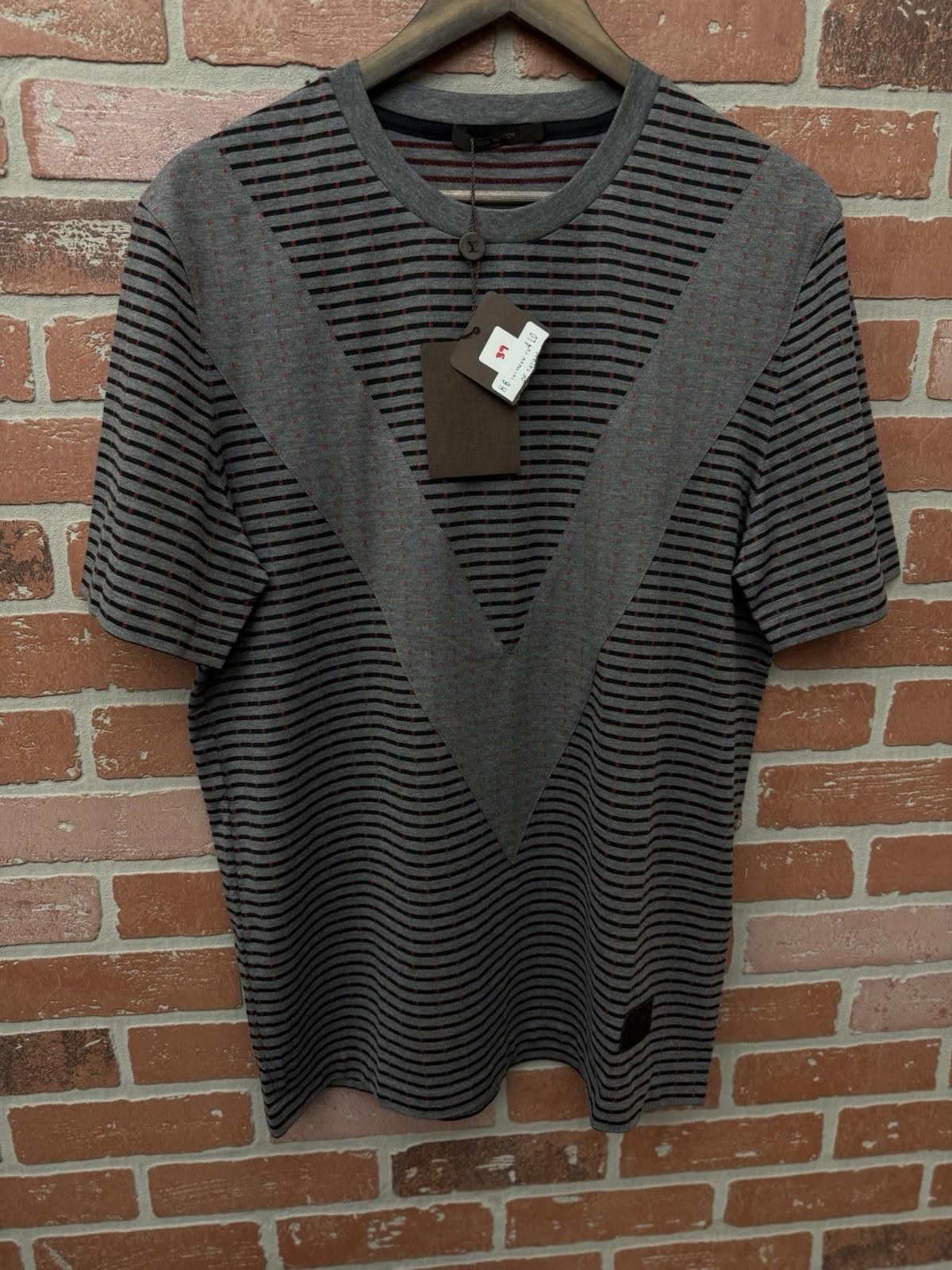 Louis Vuitton LOUIS VUITTON T-Shirt LV Tee Cotton Gray (Large) Brand New Size US L / EU 52-54 / 3 - 2 Thumbnail