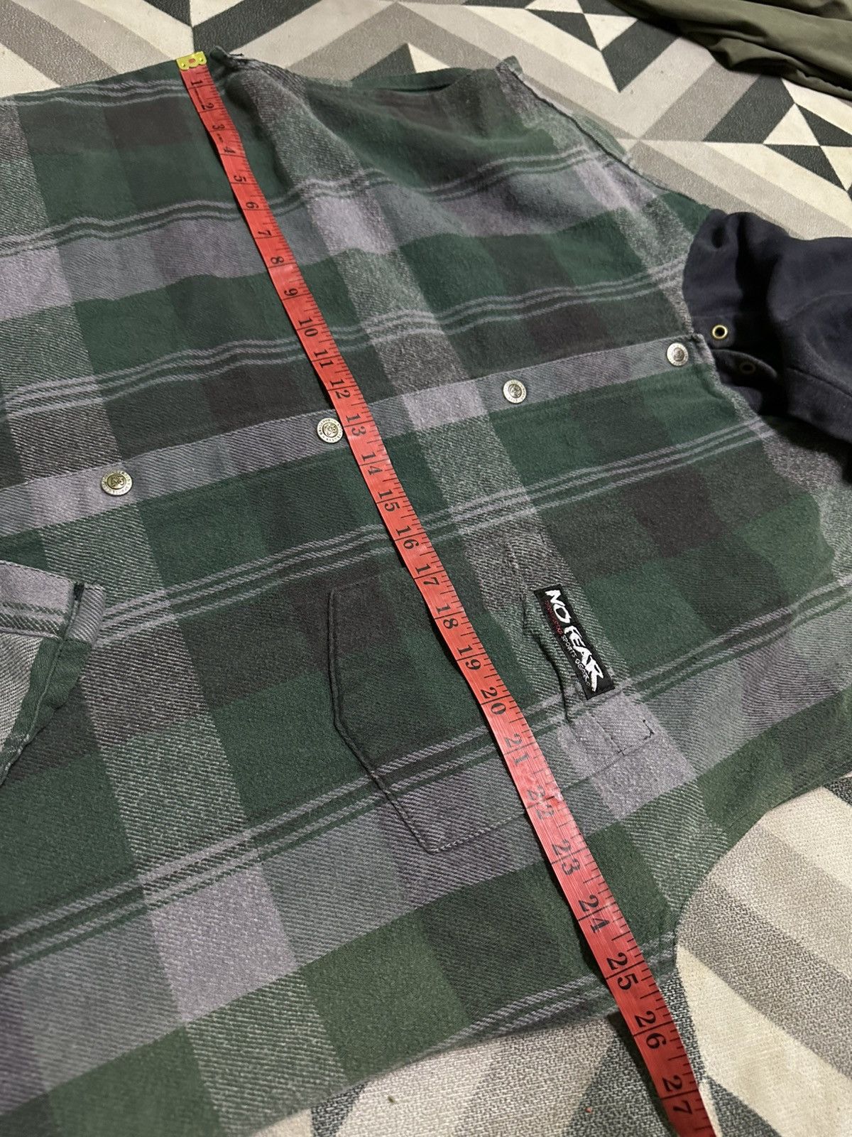 No Fear vintage Surf Style 90s plaid snap button sleeveless hoodie Size US L / EU 52-54 / 3 - 7 Thumbnail