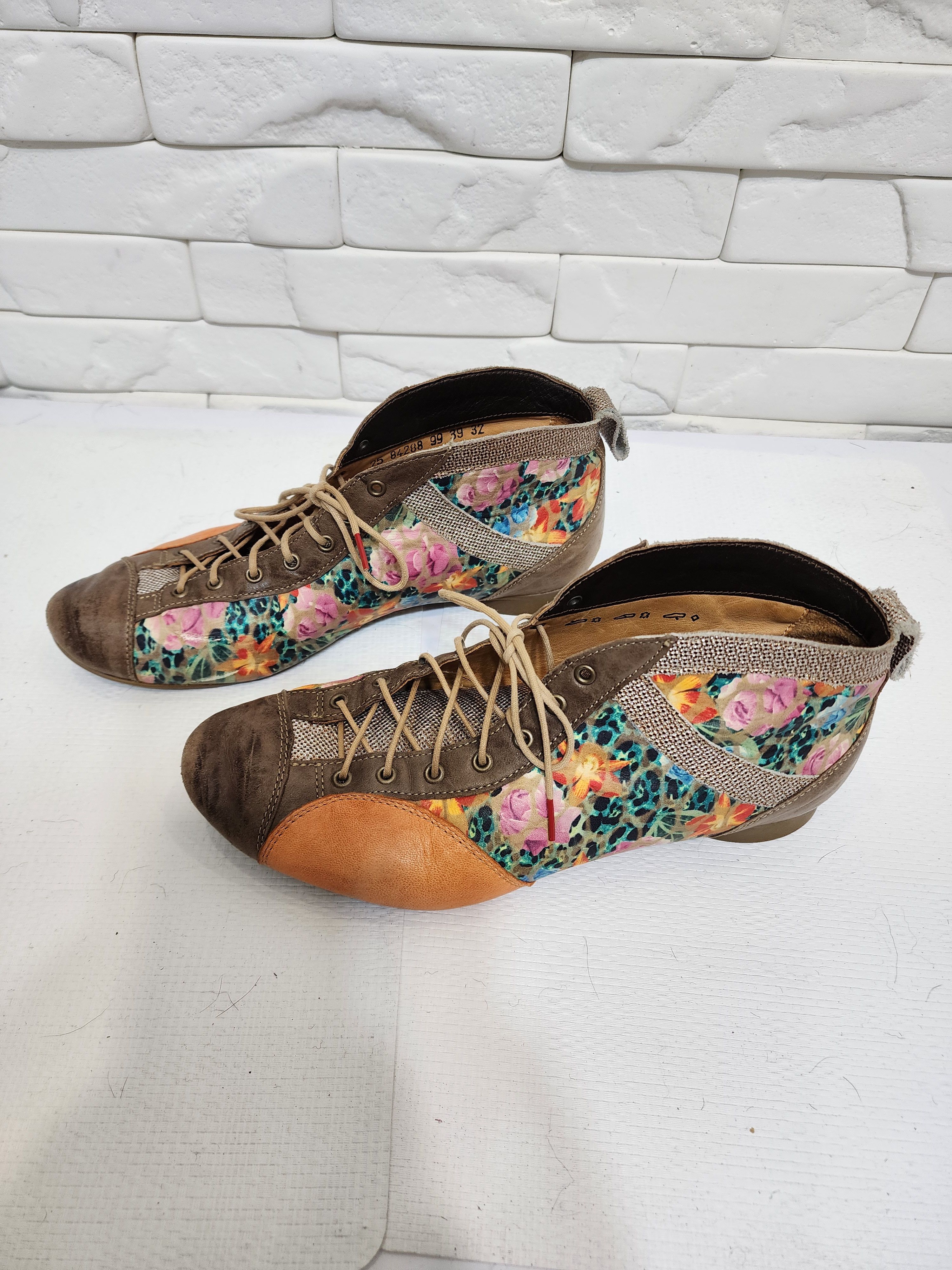Other Brown Leather Boots: Women's Style Shoes, Size US 9 / IT 39 - 2 Thumbnail