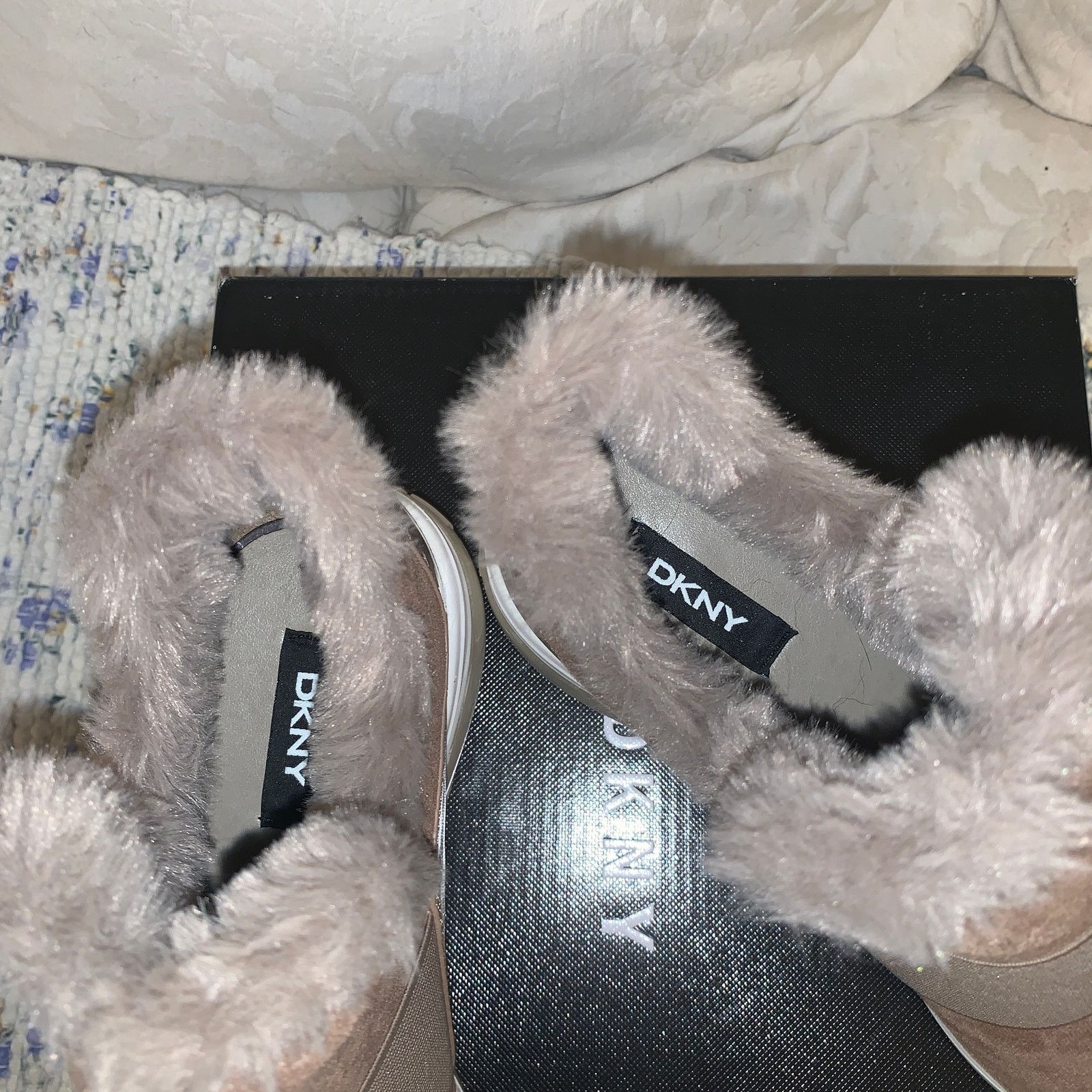 DKNY NEW IN BOX DKNY BORG FUR TRIM WEDGE SNEAKER BOOTS 8 TAUPE Size US 8 / IT 38 - 3 Thumbnail