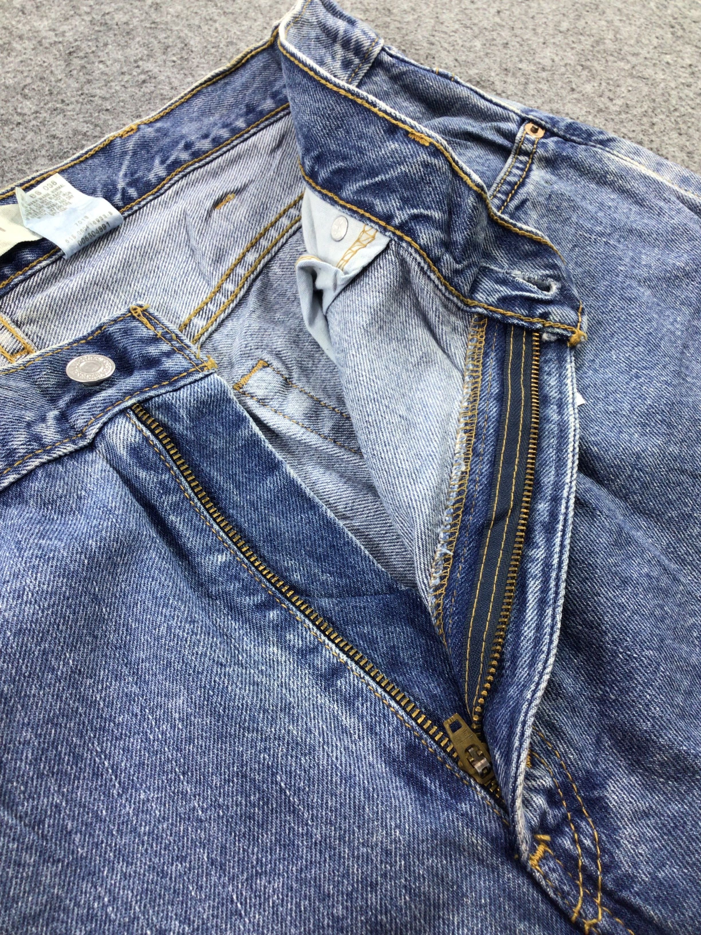 Levi's Vintage Levis 560 Jeans-J877 Size US 37 - 7 Thumbnail
