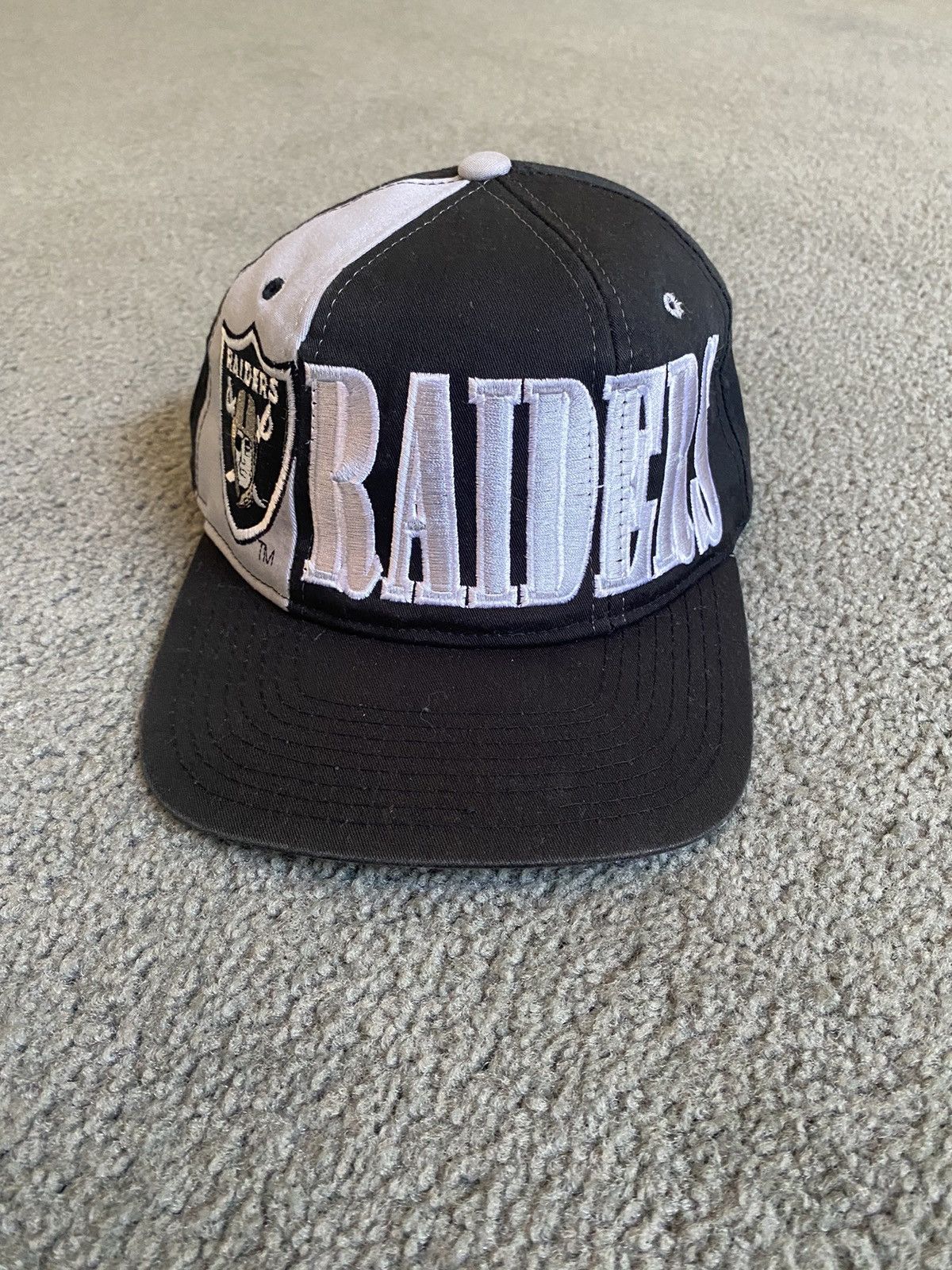 NFL × Starter × Vintage Vintage Oakland Raiders Big Spellout SnapBack Hat Size ONE SIZE - 2 Thumbnail
