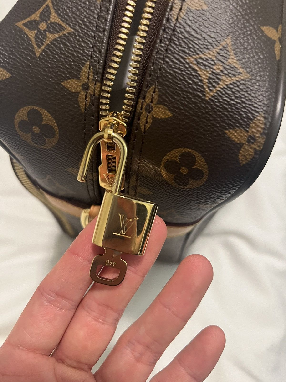 Louis Vuitton Vintage Monogram Messenger Bag Size ONE SIZE - 9 Thumbnail