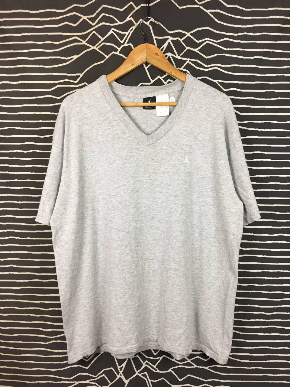 Nike Vtg 90s Nike Air Jordan Made In Usa V-Neck Tee Size US L / EU 52-54 / 3 - 6 Thumbnail