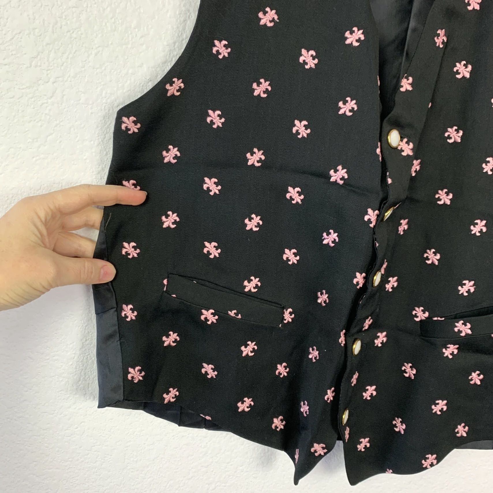 Vintage VINTAGE Polo-Vest Men’s Black Pink Embroidered Fleur-de-lis Vest M Vest Boys Mens Adults? Size US M / EU 48-50 / 2 - 2 Thumbnail