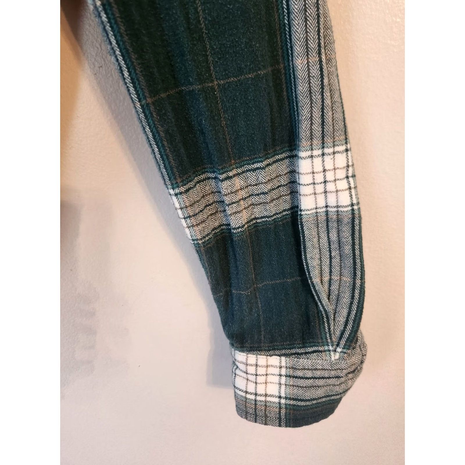 Vintage Universal Thread Plaid Forest Green White Flannel Button-Up Shirt L Womens Long Sleeve Collared Pocket Easy Care Size L / US 10 / IT 46 - 5 Thumbnail