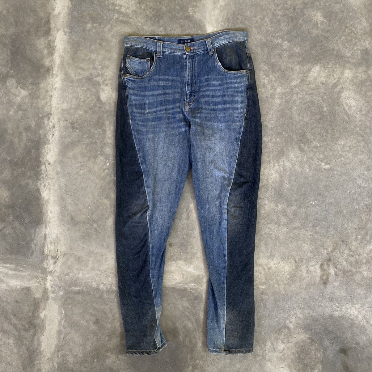 20471120 Vintage 1990’s Bit Blue Buckle Back Faded Jeans Size US 32 / EU 48 - 1 Thumbnail