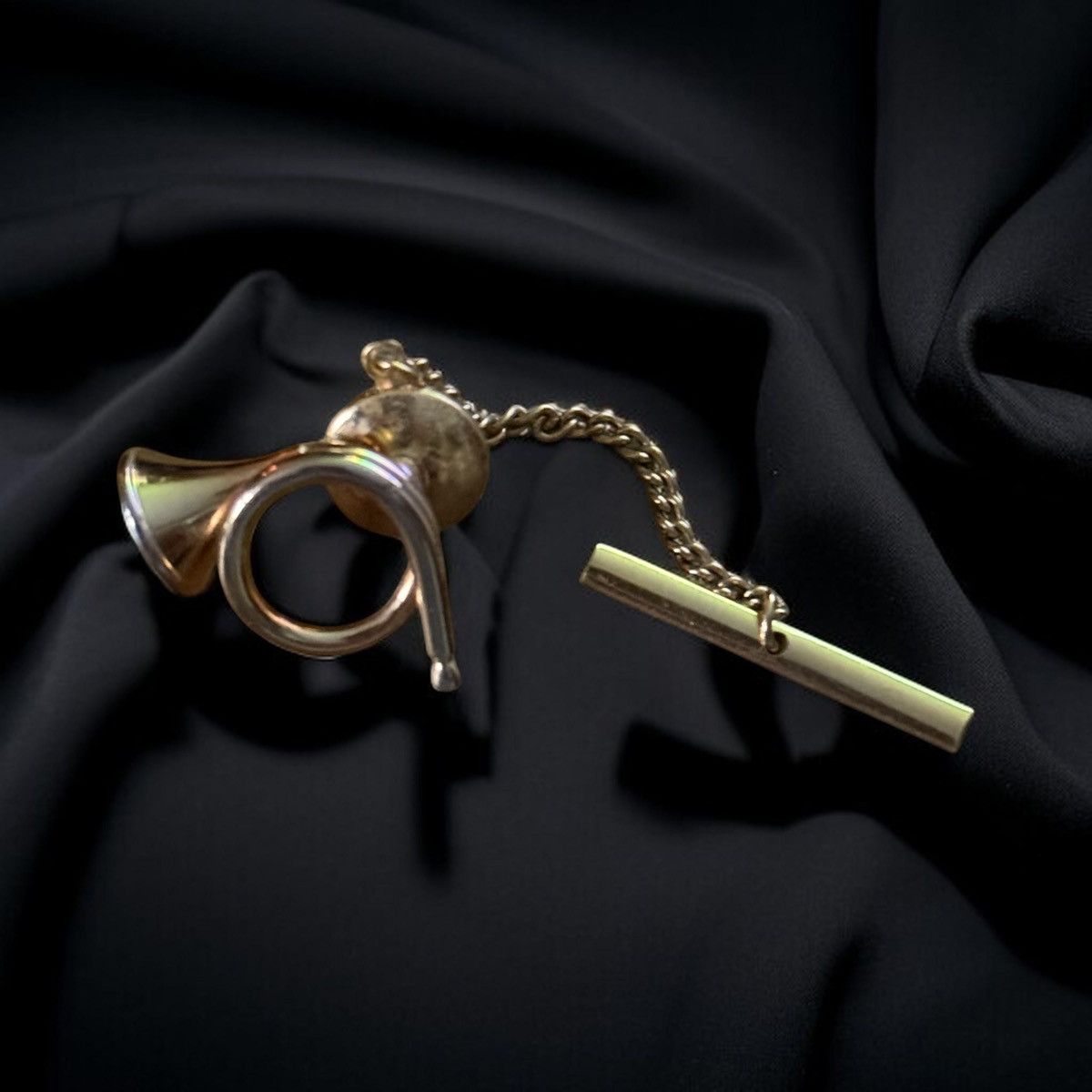 Vintage Vintage gold tone French horn tie tack pin Size ONE SIZE - 1 Thumbnail
