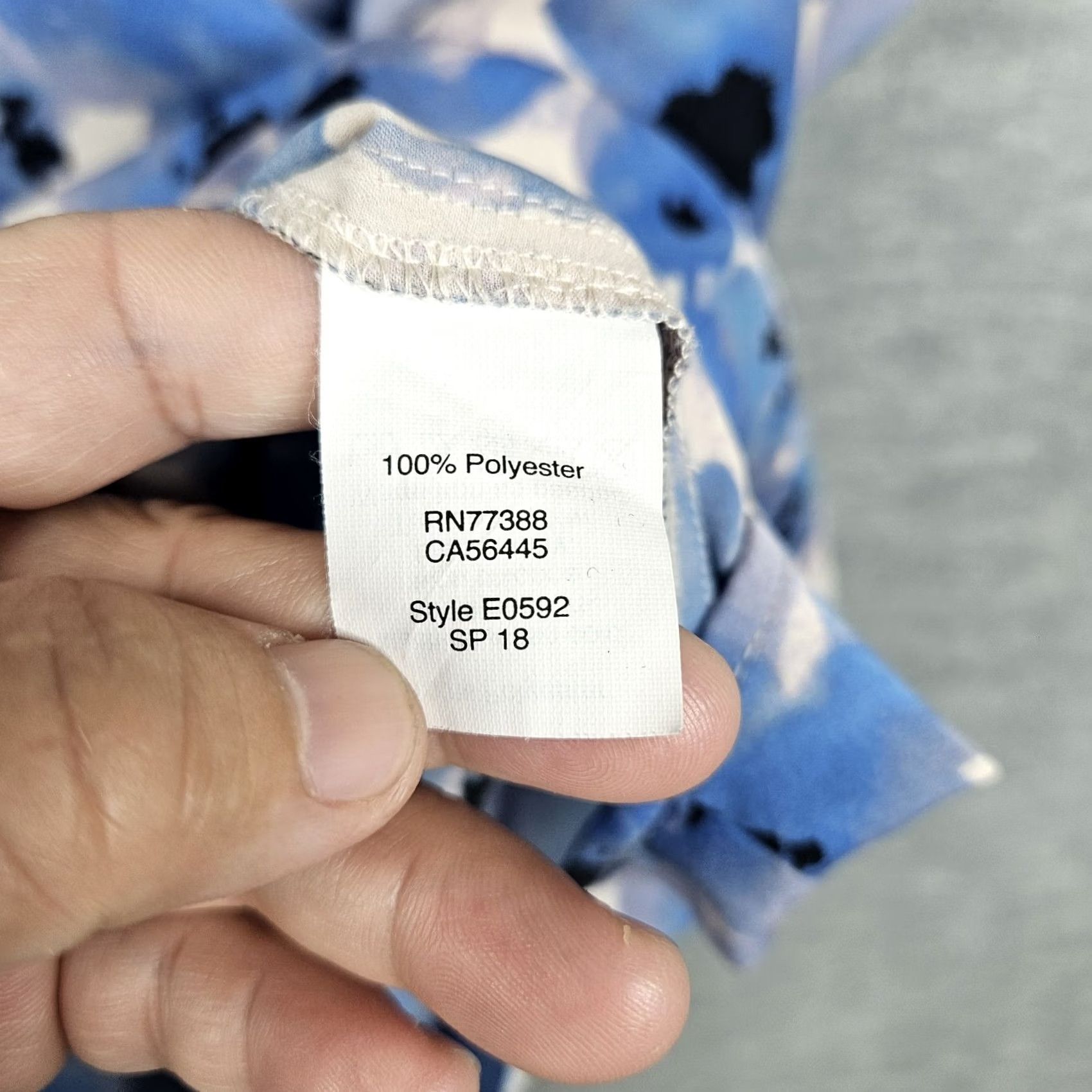 J.Crew J.CREW Blouse Women Cap Sleeve Shirttail Scoop Neck Size 6 Blue Printed Shirt Casual Satin Polyester Short Sleeve Vintage: No Mens Womens Girls? Size M / US 6-8 / IT 42-44 - 6 Thumbnail