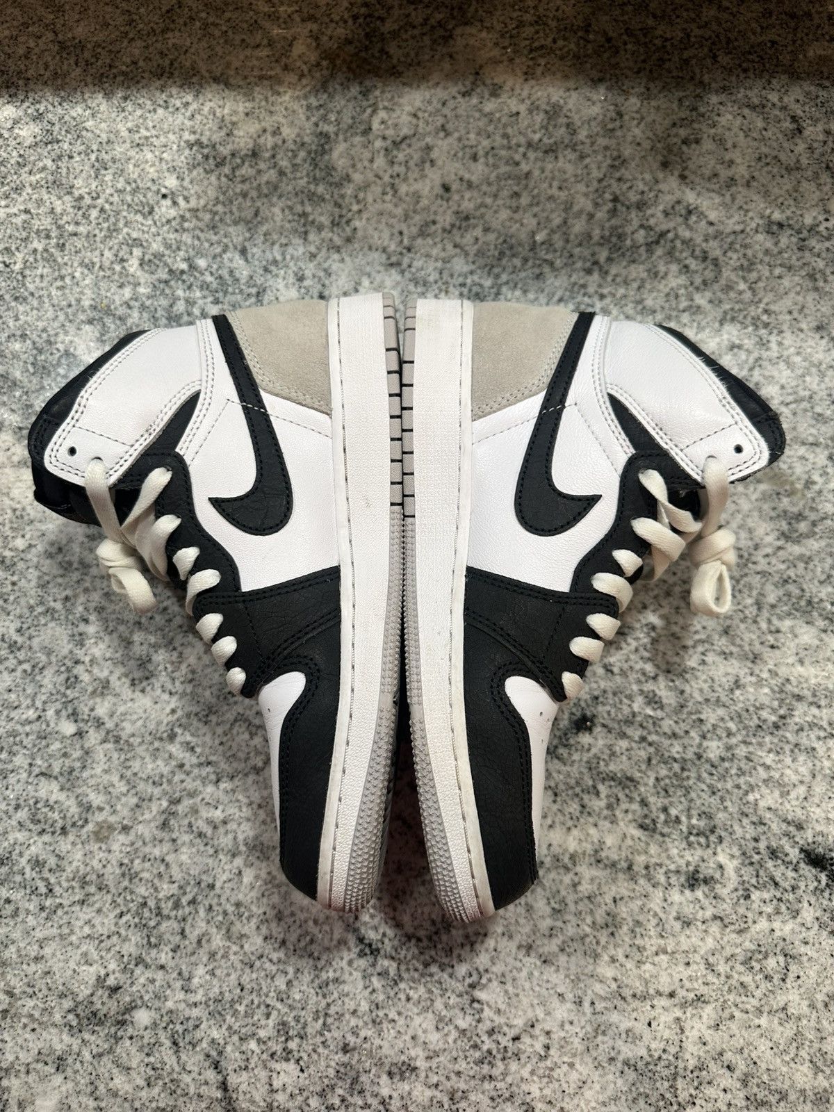 Jordan Brand Air Jordan 1 Retro High OG GS Stage Haze 5.5Y With Box Size US 5.5 / EU 38 - 2 Thumbnail