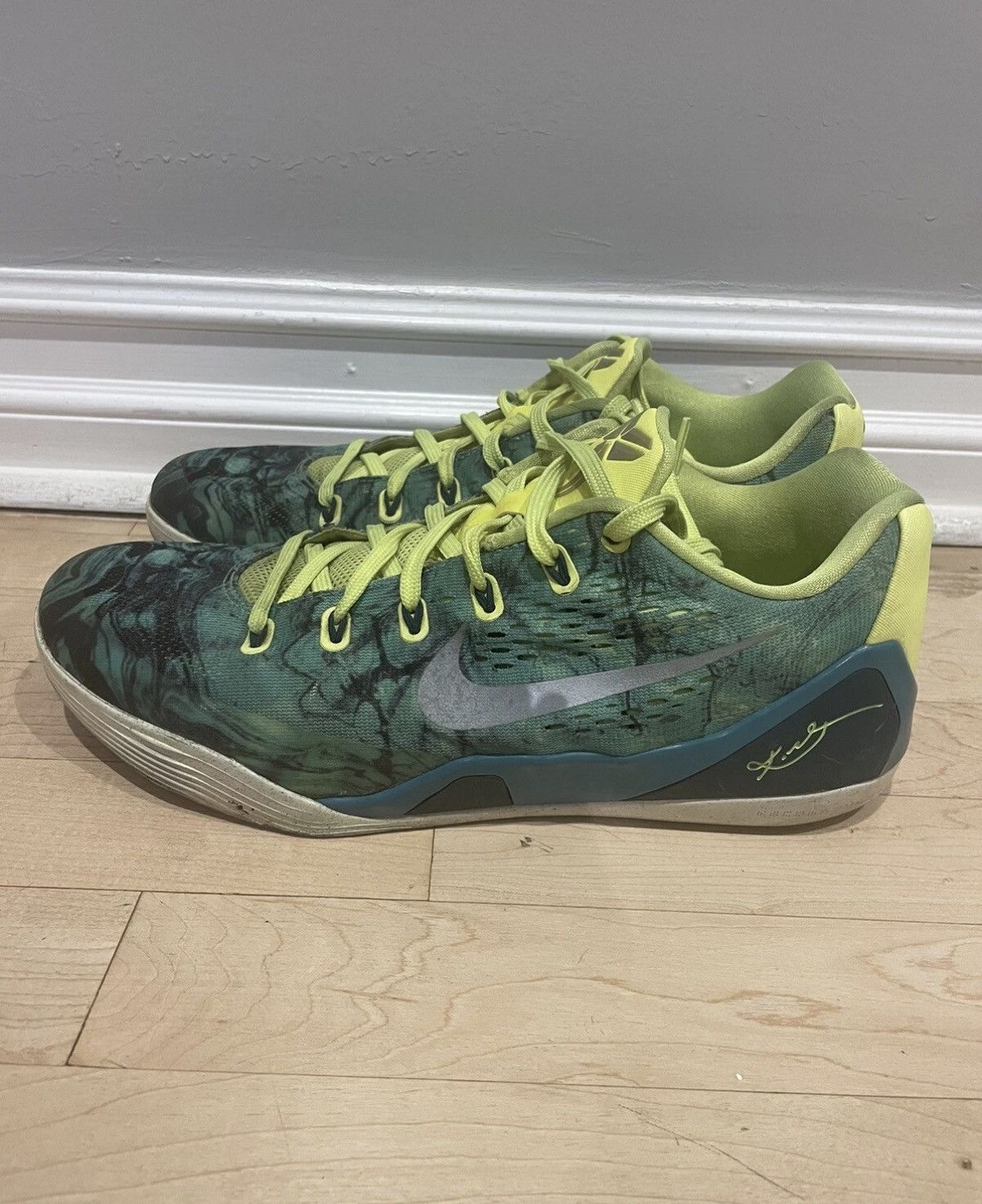 Nike Nike Kobe 9 EM Easter Size 11 Size US 11 / EU 44 - 1 Thumbnail