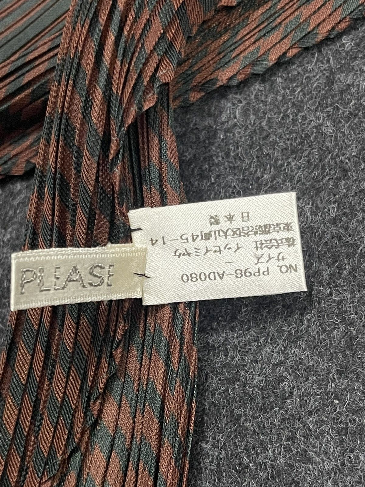 Pleats Please Issey Miyake Issey Miyake Pleats Please "Madame-T" Inspired Zigzag Scarf Size ONE SIZE - 6 Thumbnail