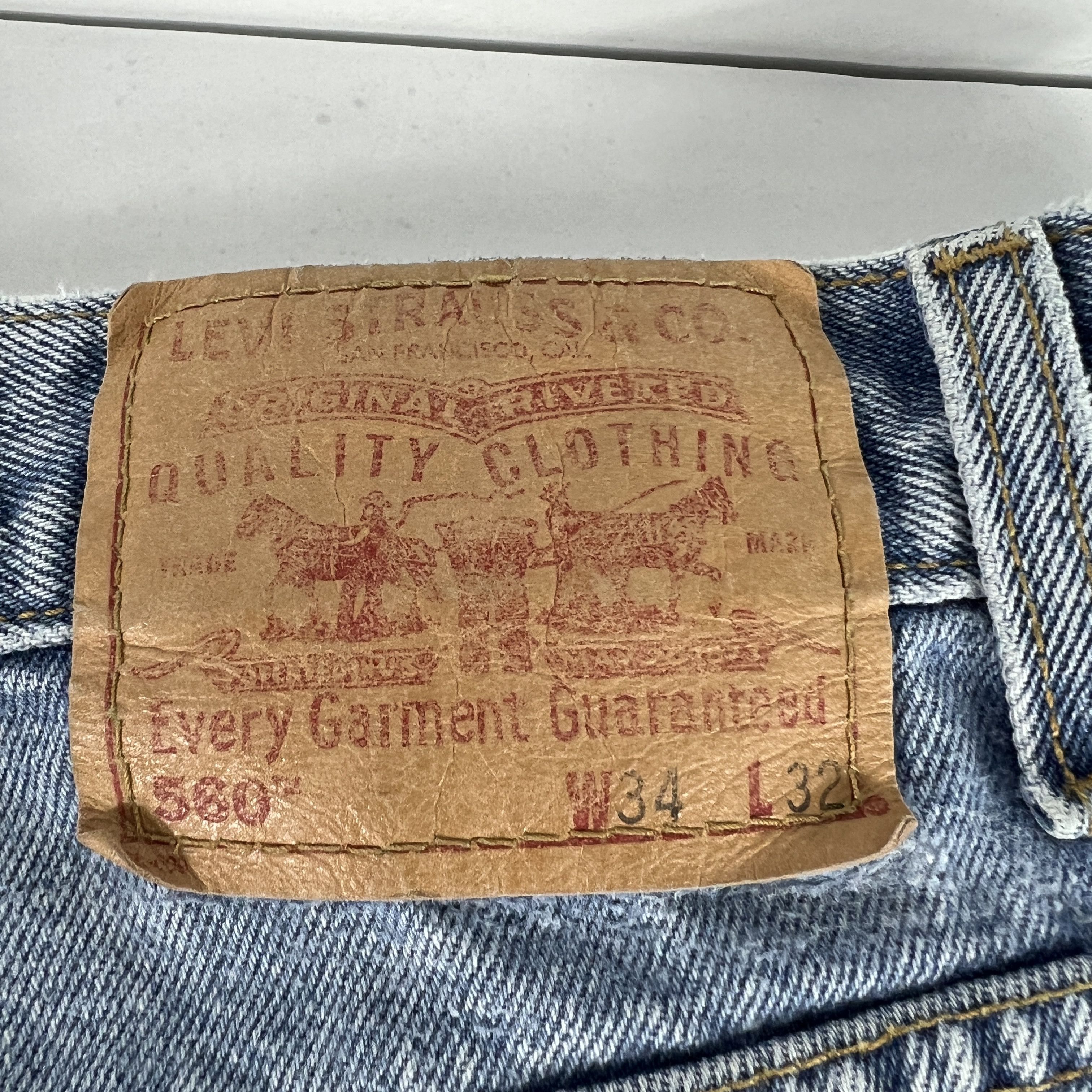 Levi's × Vintage Y2K Levi's Jeans 560 Comfort Loose Tapered Blue Faded Denim Size US 33 - 13 Thumbnail
