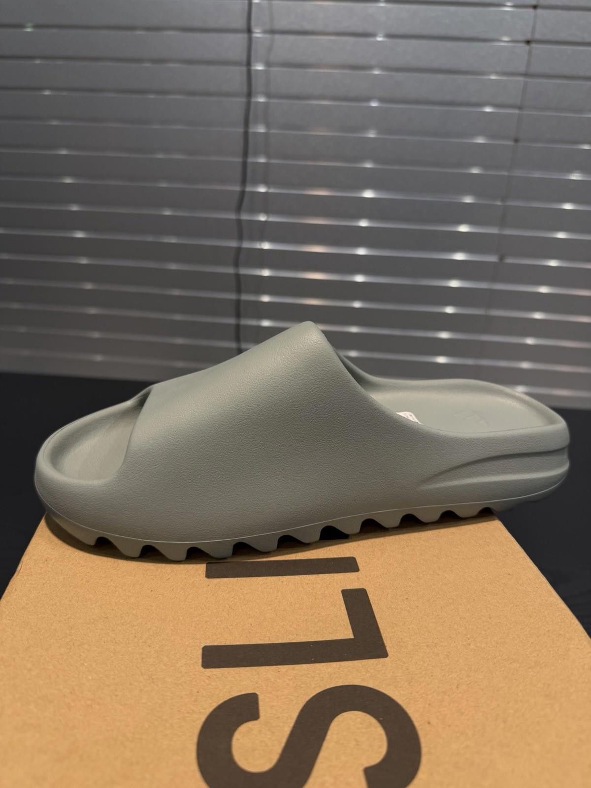 Adidas Adidas Yeezy Slide Size 10 Salt ID5480 Brand New Size US 10 / EU 43 - 8 Thumbnail